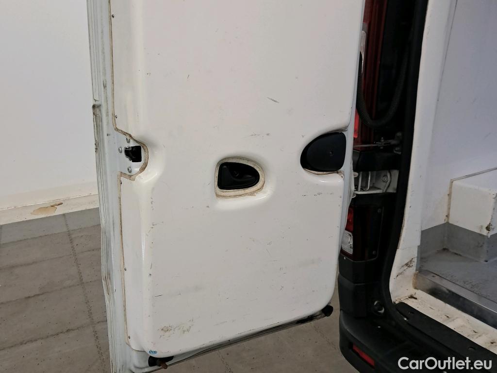  Nissan  NV300 NISSAN  / 2016 / 4P / furgón 2.0dCi 88kW (120CV) L2H1 1,2T Comfort #1