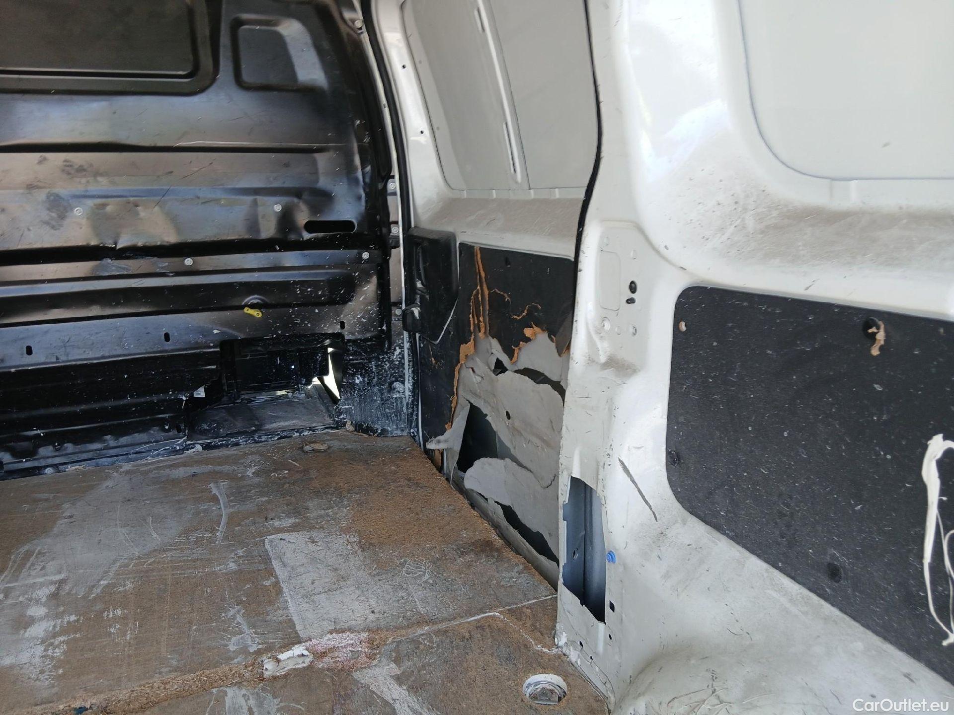  Peugeot  Expert PEUGEOT  / 2016 / 4P / furgón Furgón Pro 2.0 BlueHDi 120 S&S Standard #12