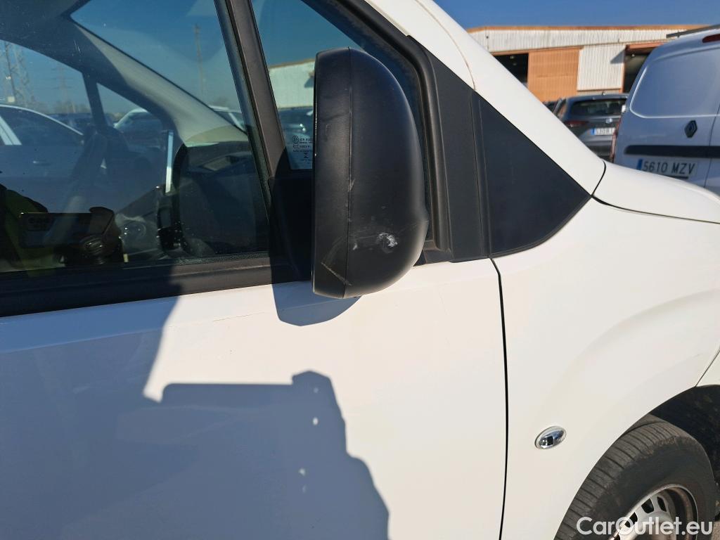  Opel  Combo OPEL  / 2018 / 3P / furgón derivado de turismo 1.5 TD 75kW (100CV) Express L H1 650kg (AC) #41