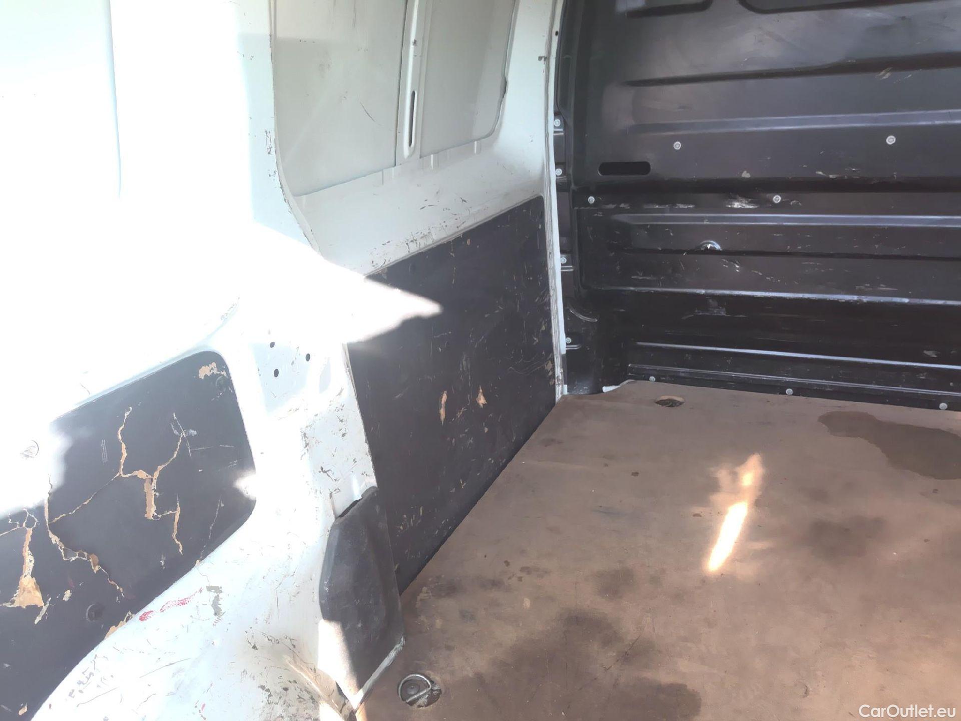  Opel  Vivaro OPEL  / 2019 / 4P / furgón  1.5 Diésel 74kW(100CV)M Std Exp #10