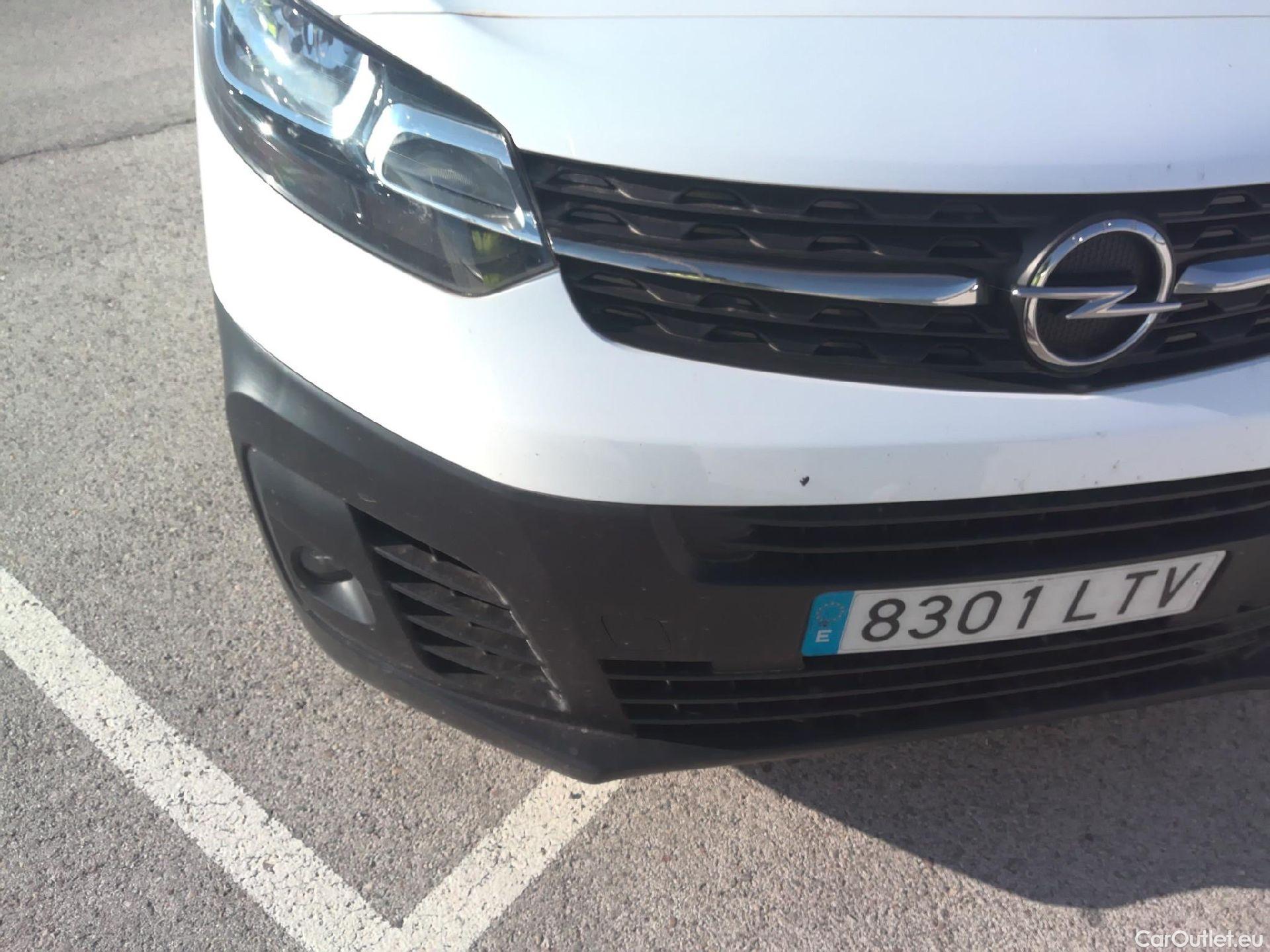  Opel  Vivaro OPEL  / 2019 / 4P / furgón  1.5 Diésel 74kW(100CV)M Std Exp #16