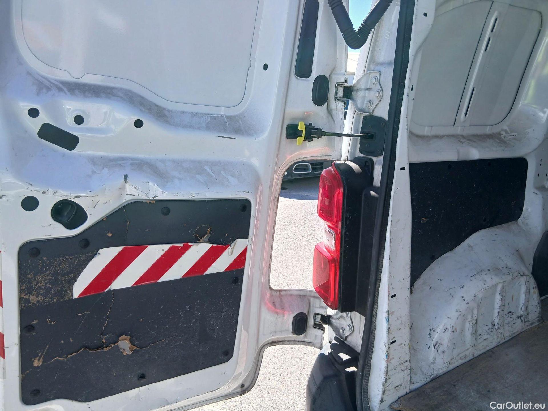  Peugeot  Expert PEUGEOT  / 2016 / 4P / furgón Furgón Pro 2.0 BlueHDi 120 S&S Standard #2