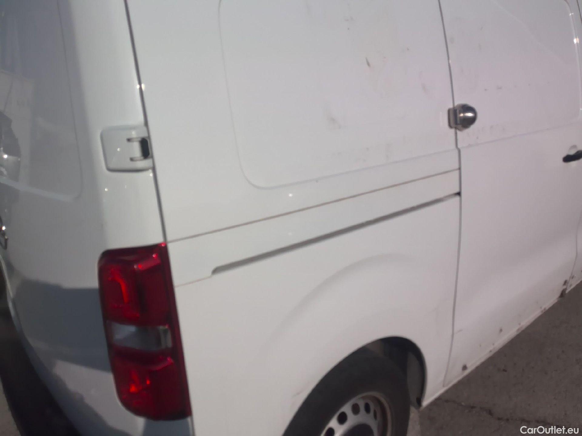  Opel  Vivaro OPEL  / 2019 / 4P / furgón  1.5 Diésel 74kW(100CV)M Std Exp #40