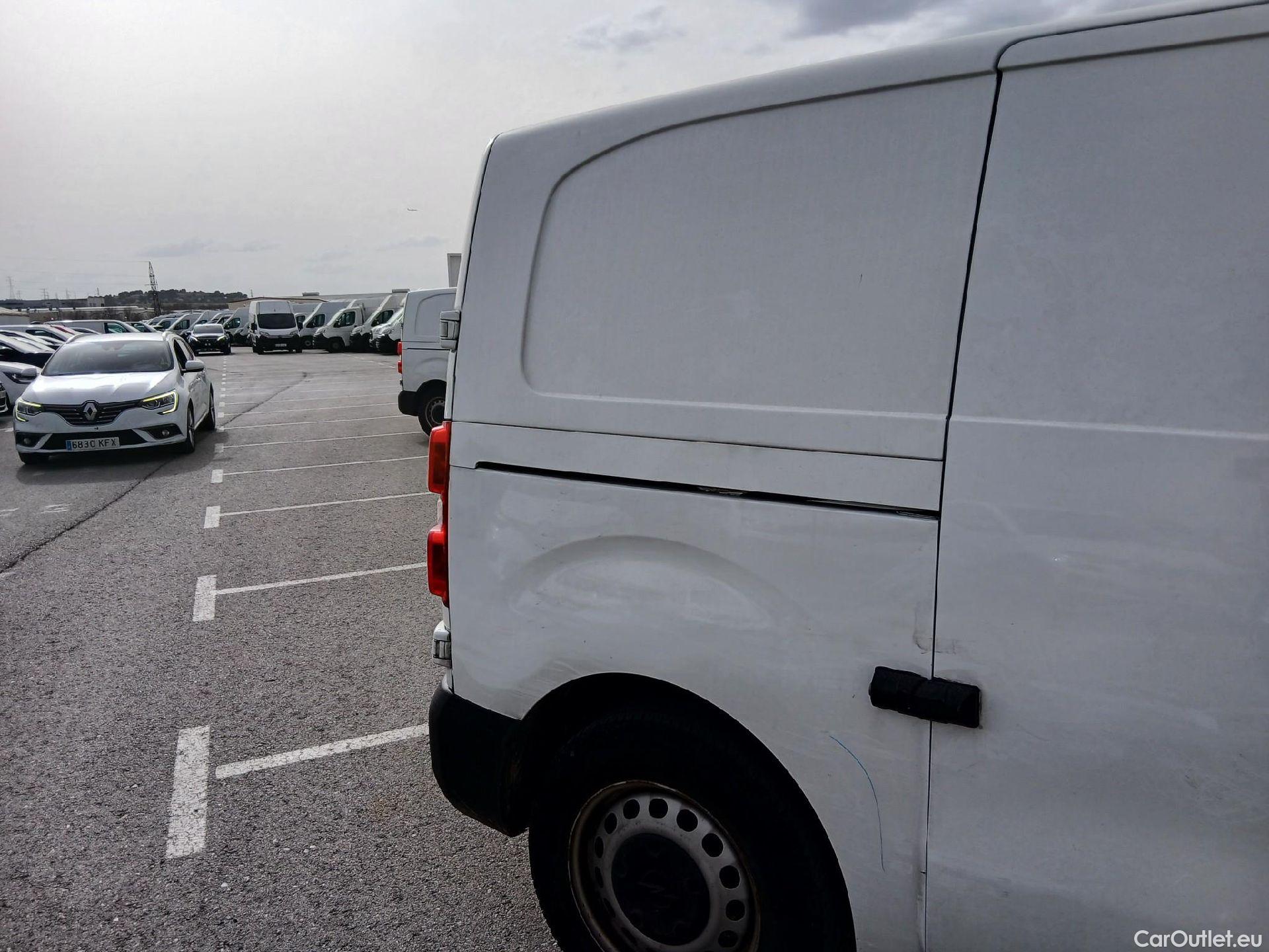  Opel  Vivaro OPEL  / 2019 / 4P / furgón 1.5 Diésel 74kW (100CV) M Std Express #35