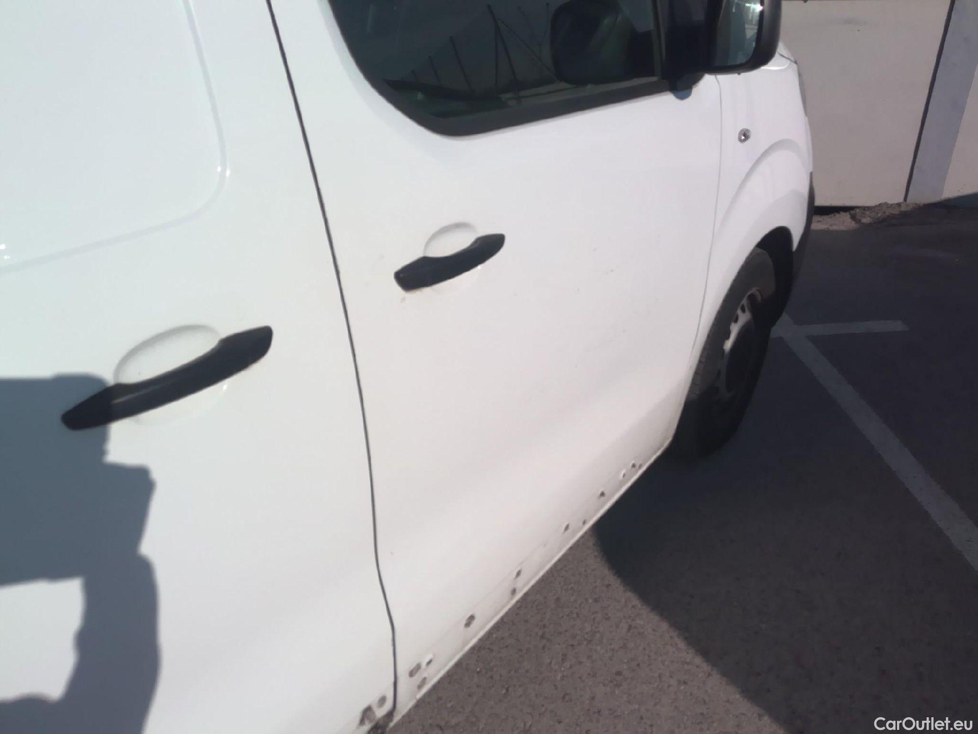  Opel  Vivaro OPEL  / 2019 / 4P / furgón  1.5 Diésel 74kW(100CV)M Std Exp #45