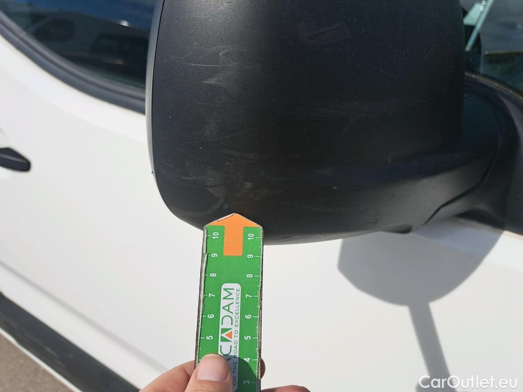  Peugeot  Partner PEUGEOT  / 2018 / 4P / furgón derivado de turismo Premium Standard 600kg BlueHDi 73kW #40