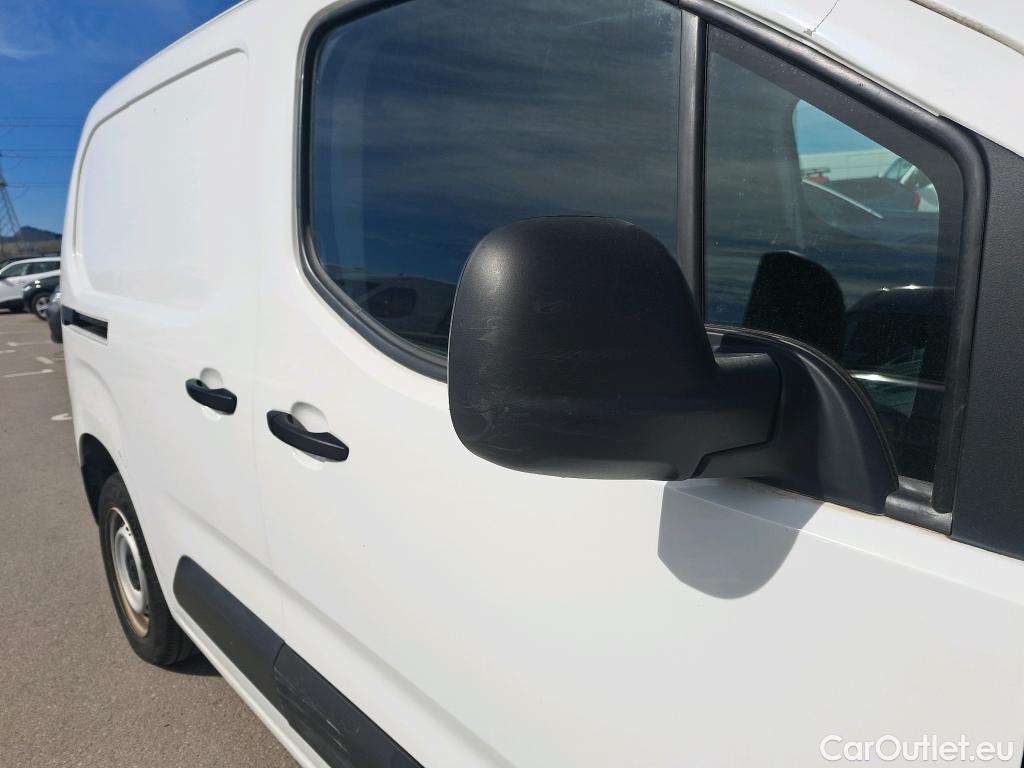  Peugeot  Partner PEUGEOT  / 2018 / 4P / furgón derivado de turismo Premium Standard 600kg BlueHDi 73kW #39
