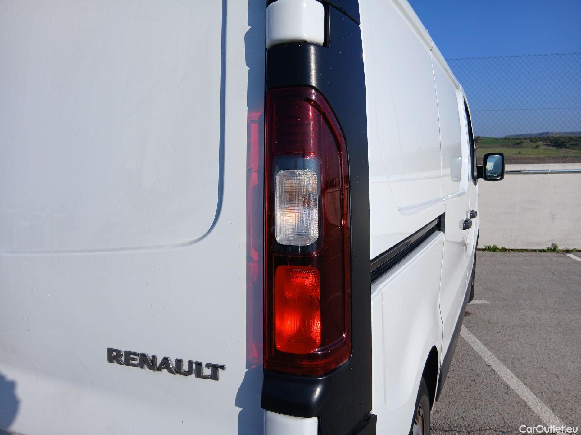  Renault  Trafic RENAULT  / 2019 / 4P / furgón Furgón 27 L1H1 Energy BluedCi 88 kW (AC) #29