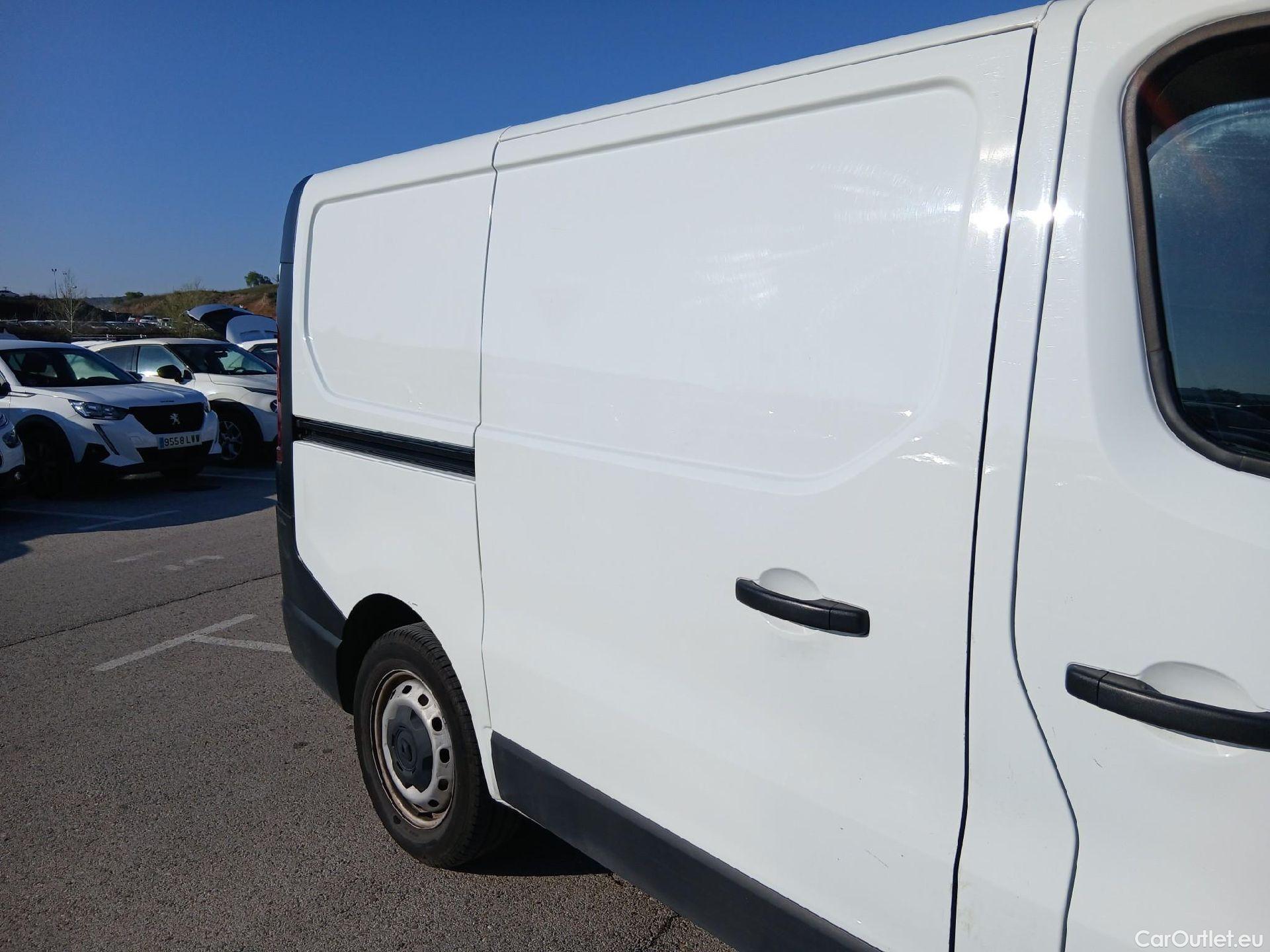  Renault  Trafic RENAULT  / 2019 / 4P / furgón Furgón 27 L1H1 Energy BluedCi 88 kW (AC) #35