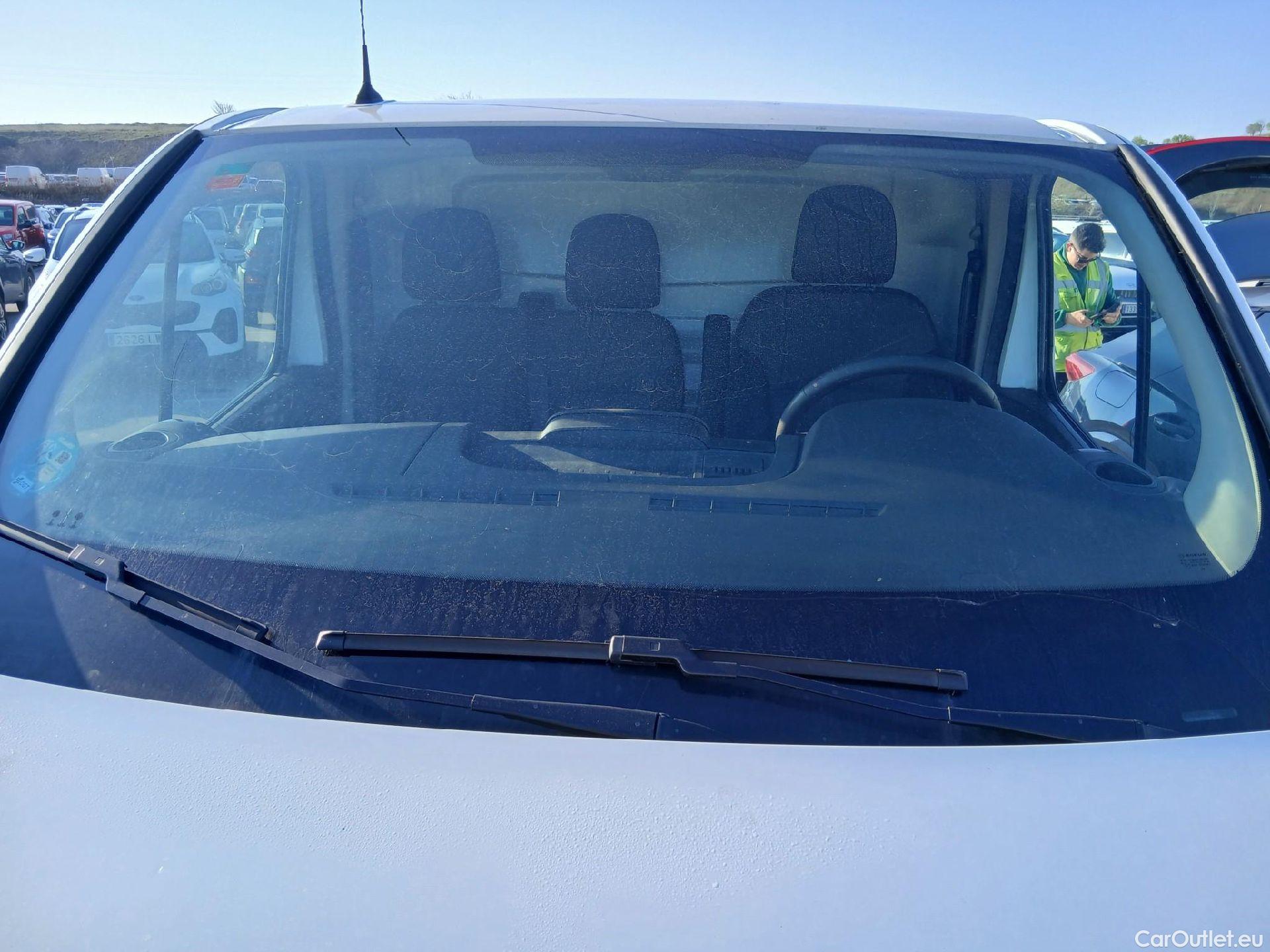  Renault  Trafic RENAULT  / 2019 / 4P / furgón Furgón 27 L1H1 Energy BluedCi 88 kW (AC) #2