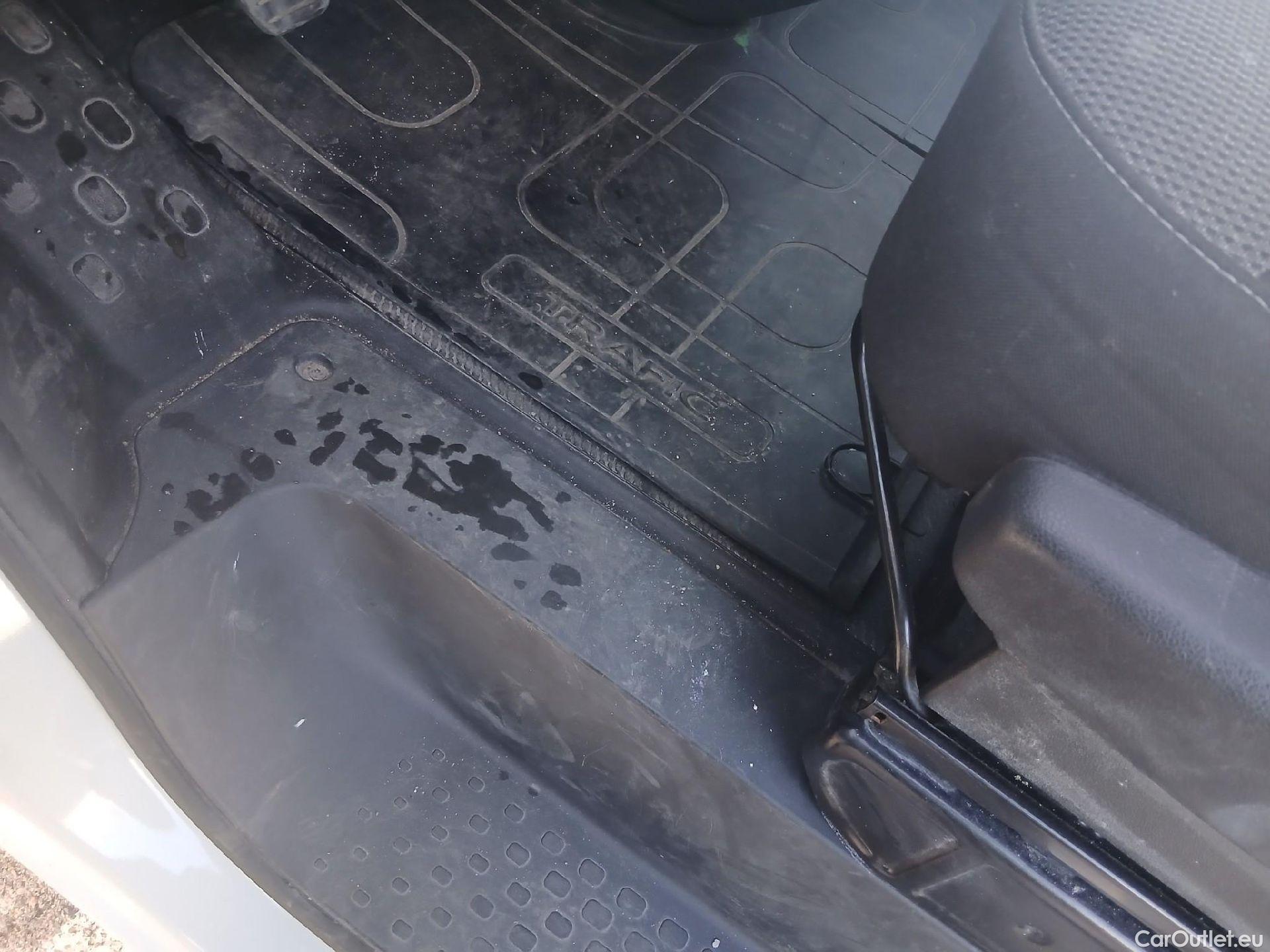  Renault  Trafic RENAULT  / 2021 / 4P / furgón Furgón L1H1 Blue dCi 96 Kw (130 CV) CUA #8