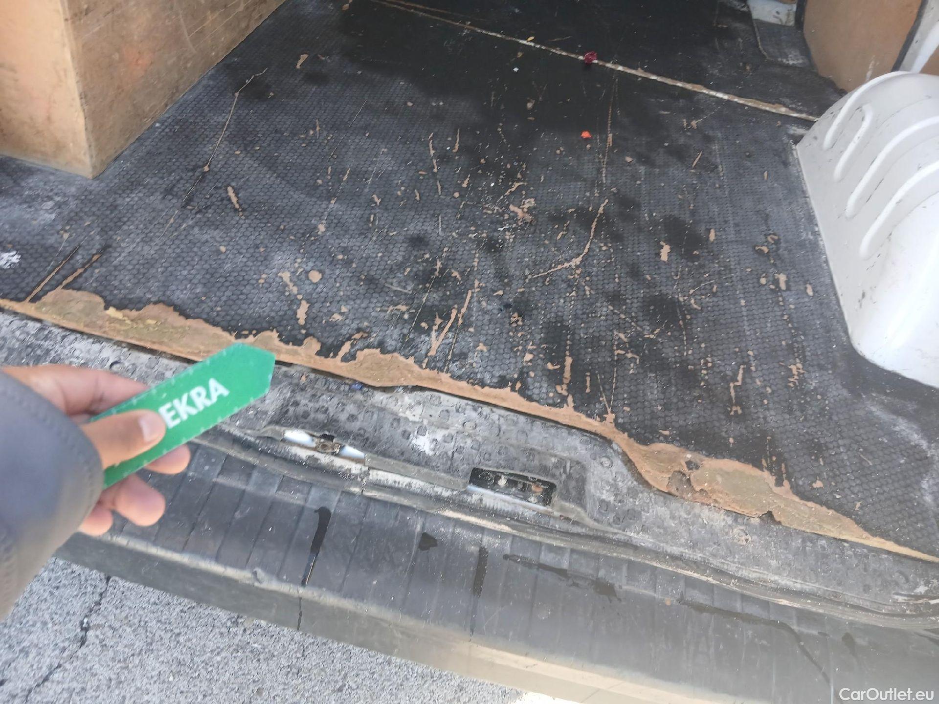  Renault  Trafic RENAULT  / 2021 / 4P / furgón Furgón L1H1 Blue dCi 96 Kw (130 CV) CUA #5