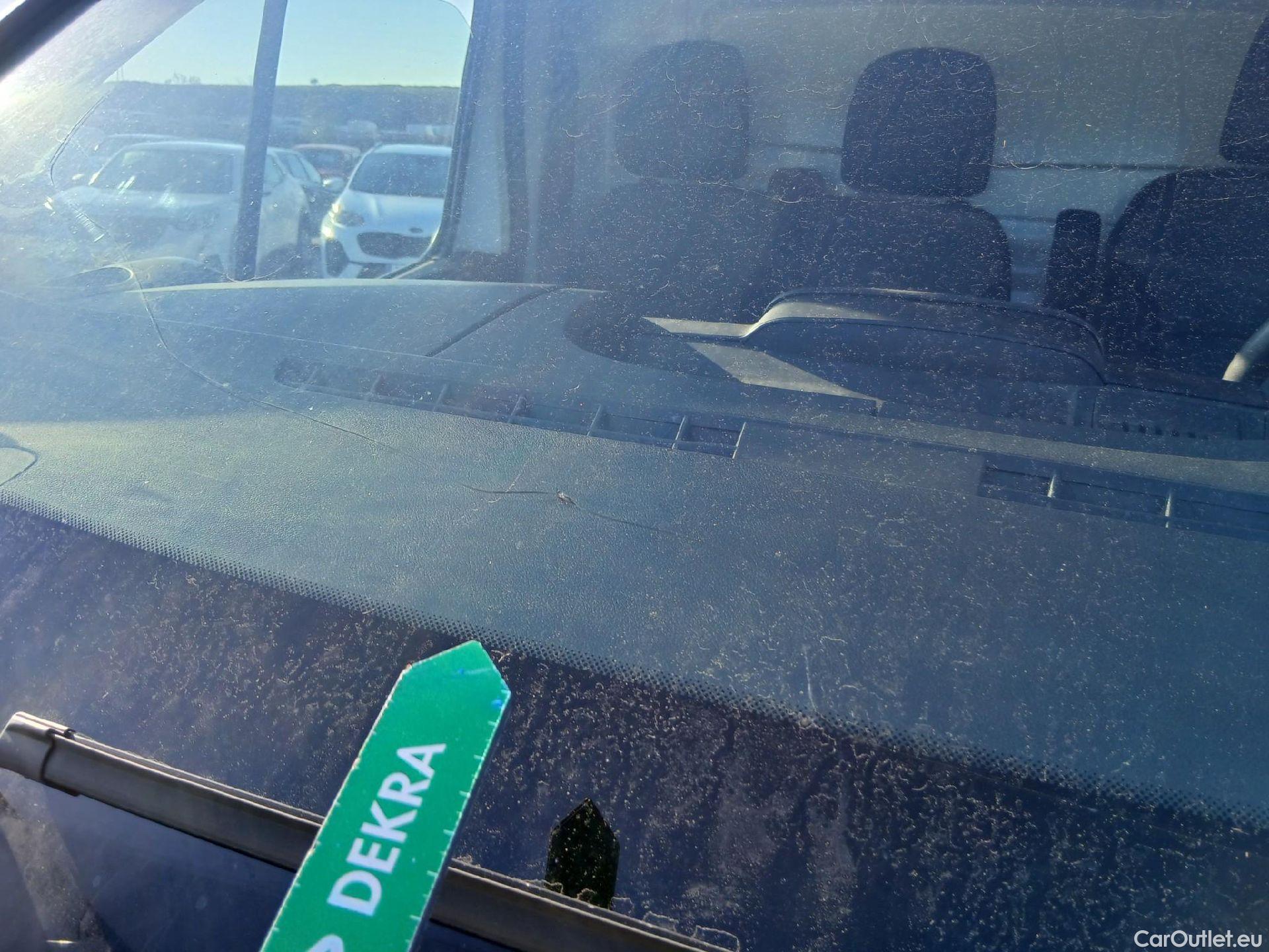  Renault  Trafic RENAULT  / 2019 / 4P / furgón Furgón 27 L1H1 Energy BluedCi 88 kW (AC) #1