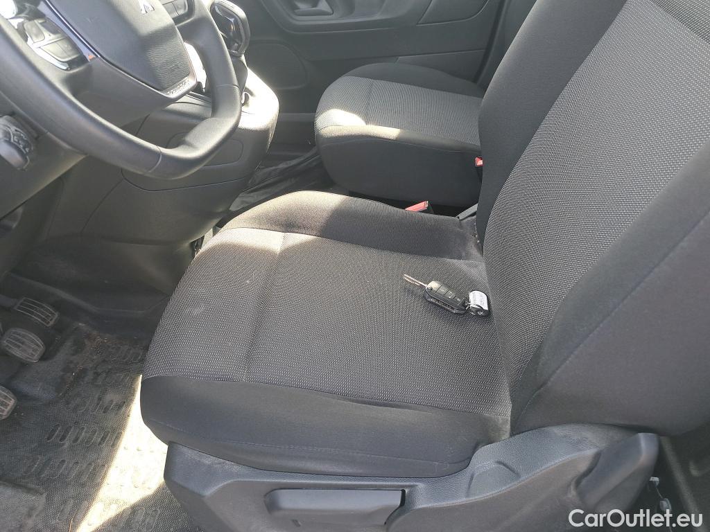  Peugeot  Partner PEUGEOT  / 2018 / 4P / furgón derivado de turismo Premium Standard 600kg BlueHDi 73kW #49