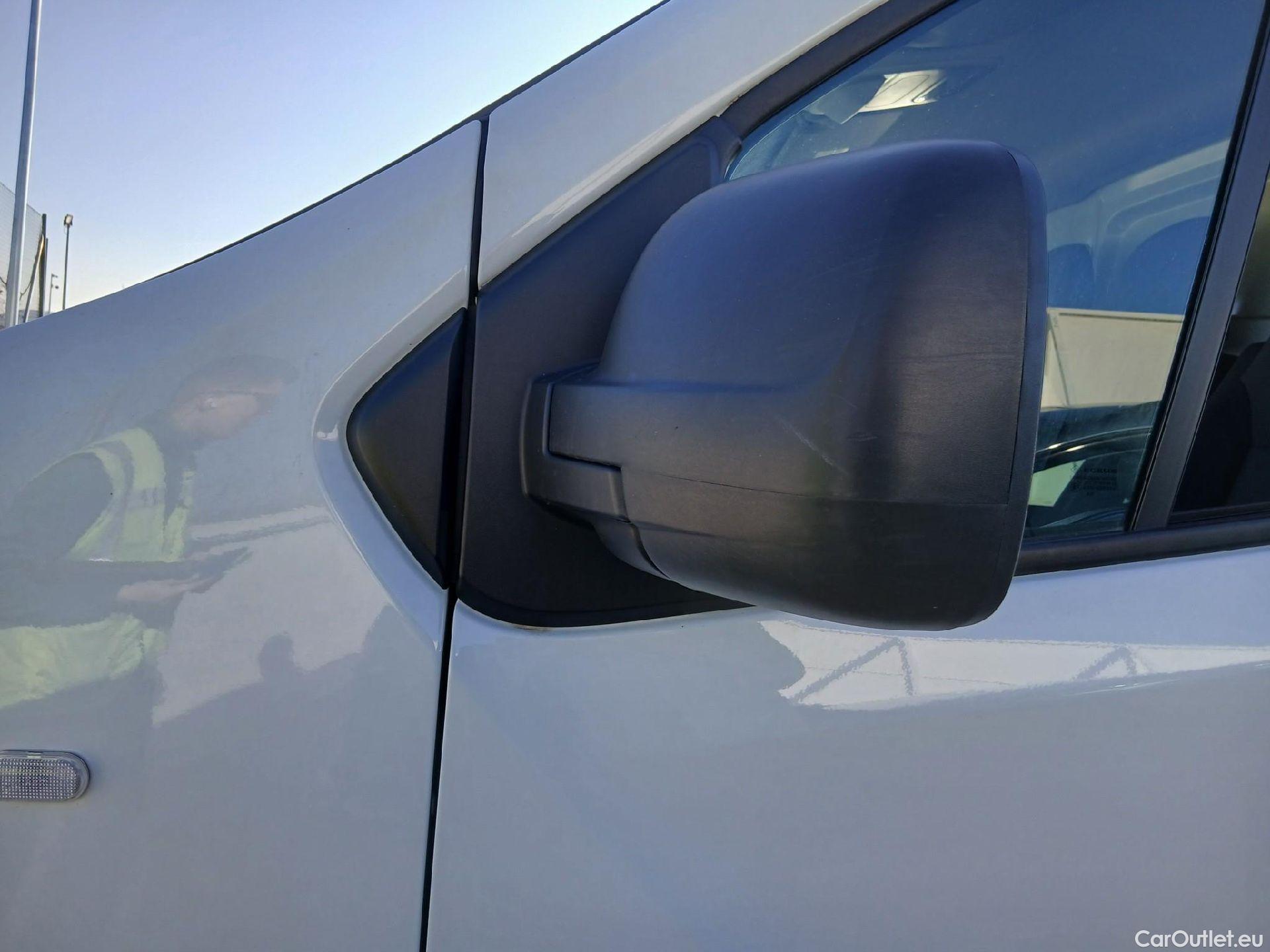  Renault  Trafic RENAULT  / 2019 / 4P / furgón Furgón 27 L1H1 Energy BluedCi 88 kW (AC) #12