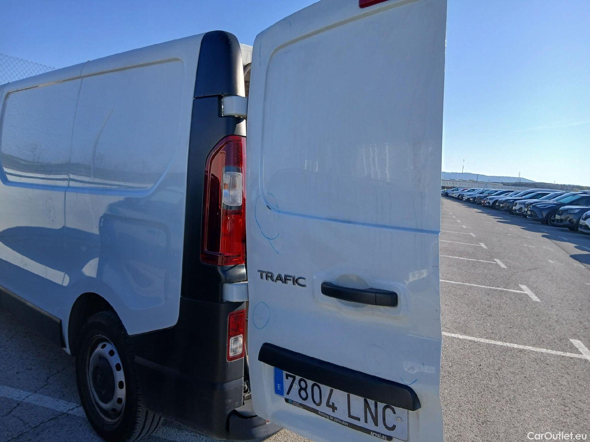  Renault  Trafic RENAULT  / 2019 / 4P / furgón Furgón 27 L1H1 Energy BluedCi 88 kW (AC) #24