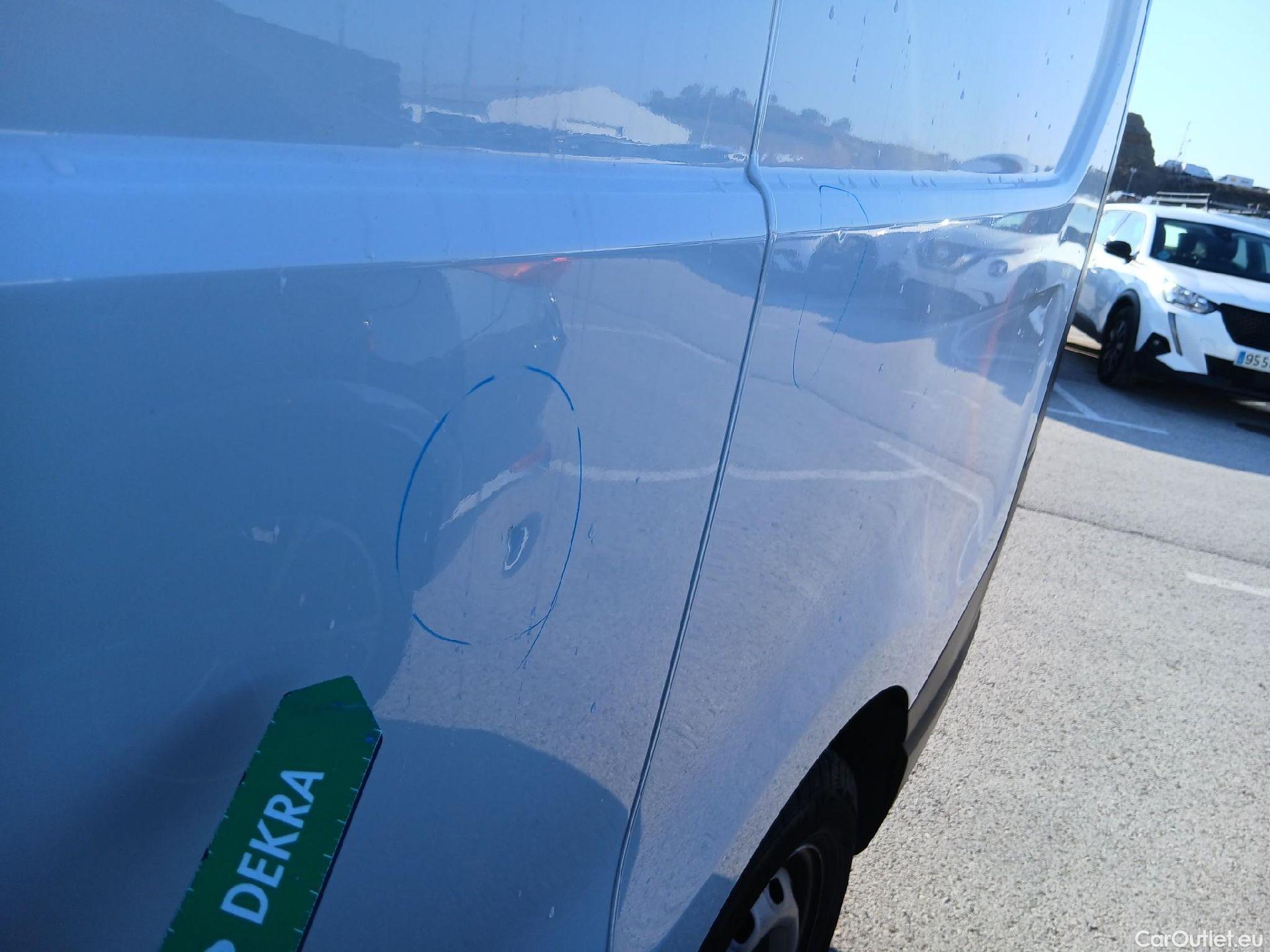  Renault  Trafic RENAULT  / 2019 / 4P / furgón Furgón 27 L1H1 Energy BluedCi 88 kW (AC) #15