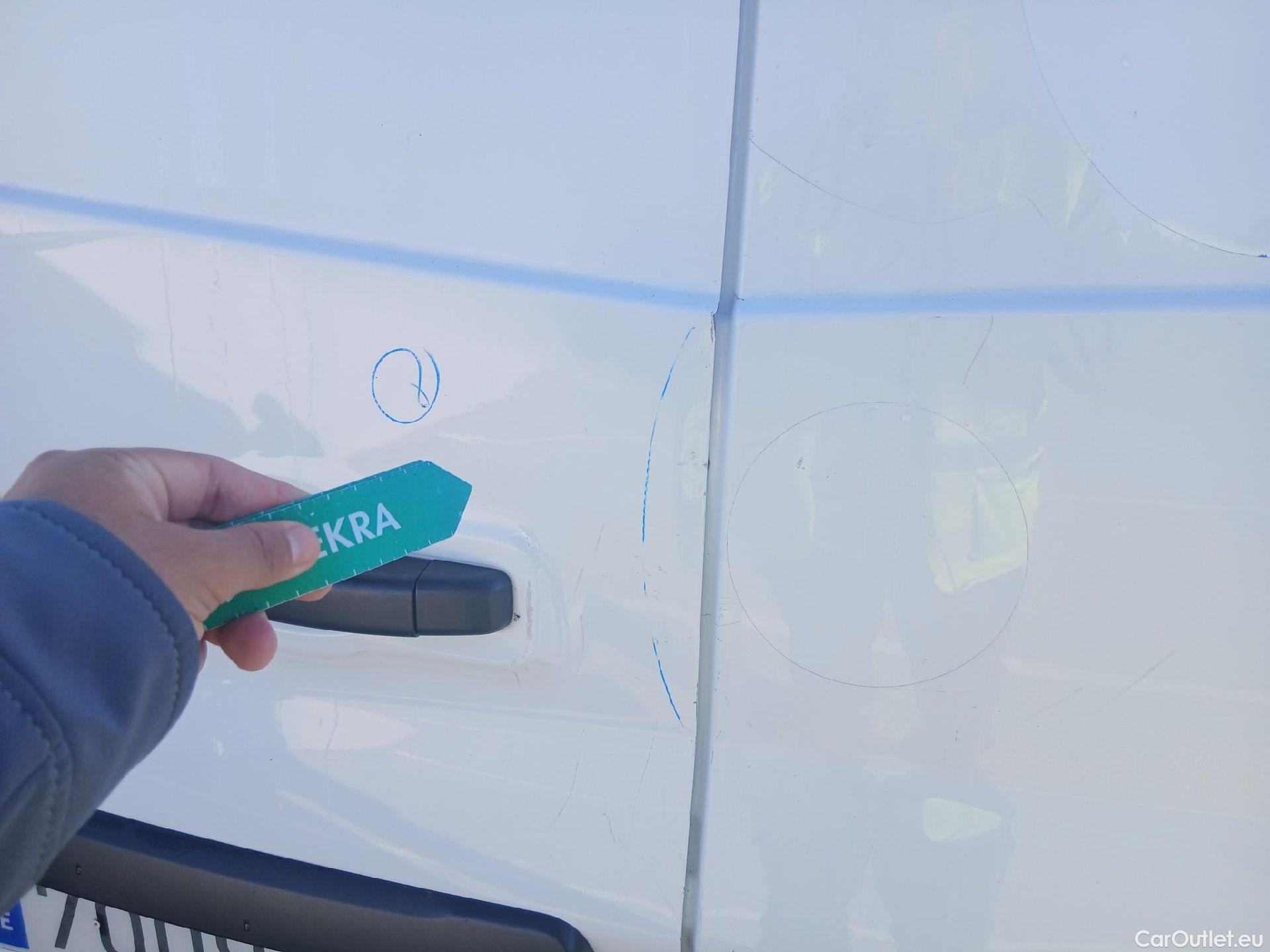  Renault  Trafic RENAULT  / 2021 / 4P / furgón Furgón L1H1 Blue dCi 96 Kw (130 CV) CUA #38