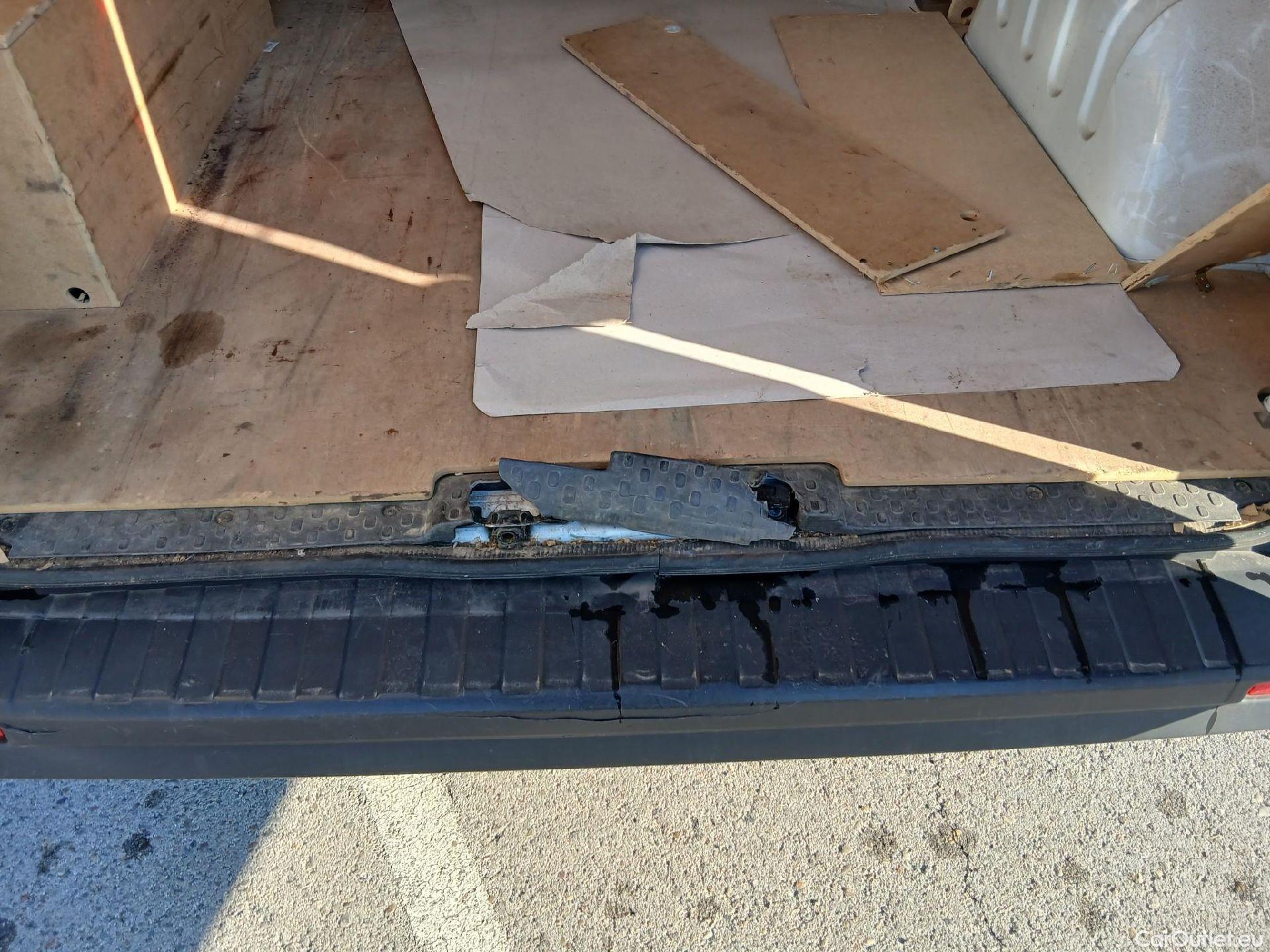  Renault  Trafic RENAULT  / 2019 / 4P / furgón Furgón 27 L1H1 Energy BluedCi 88 kW (AC) #27