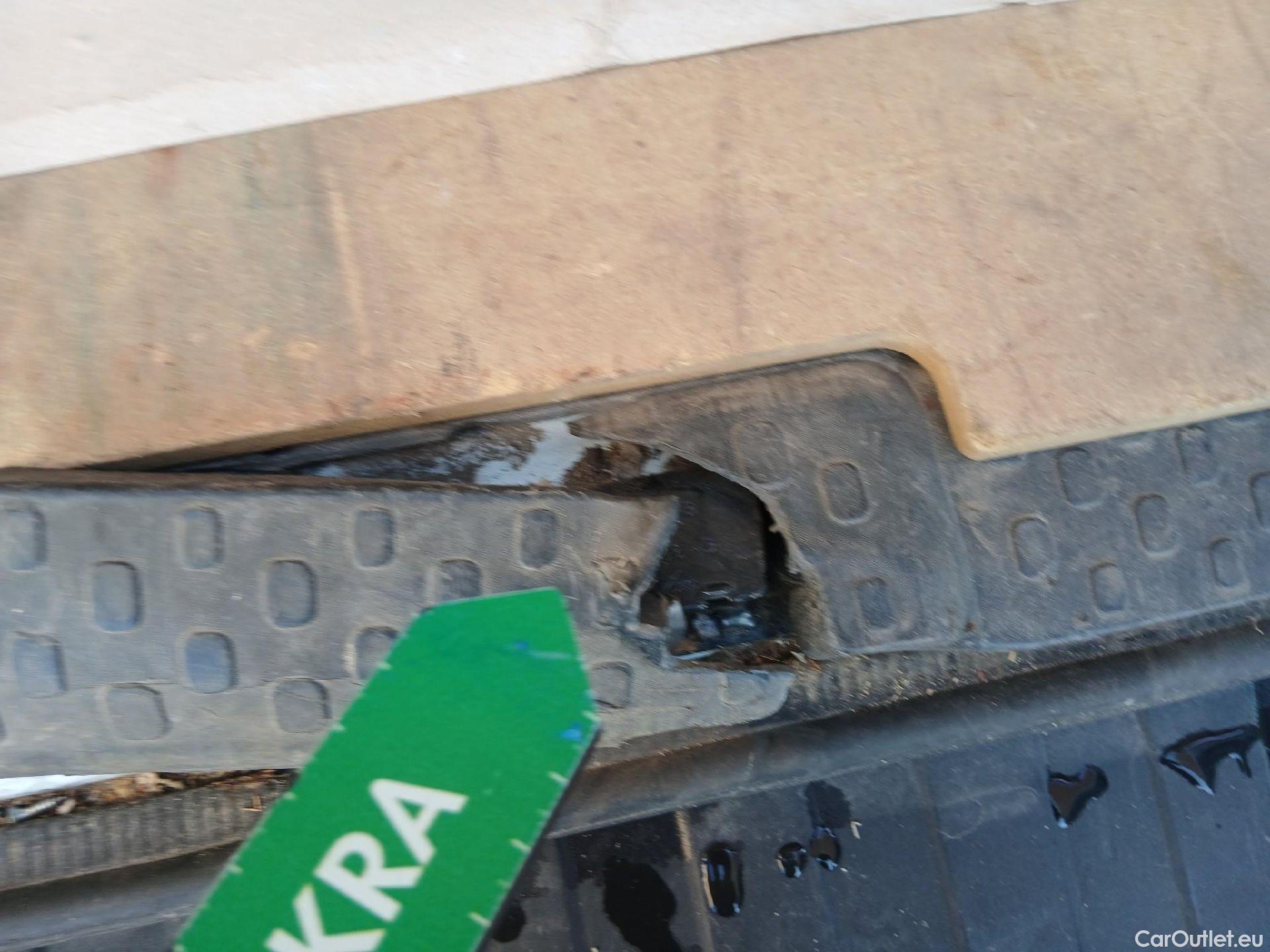  Renault  Trafic RENAULT  / 2019 / 4P / furgón Furgón 27 L1H1 Energy BluedCi 88 kW (AC) #26