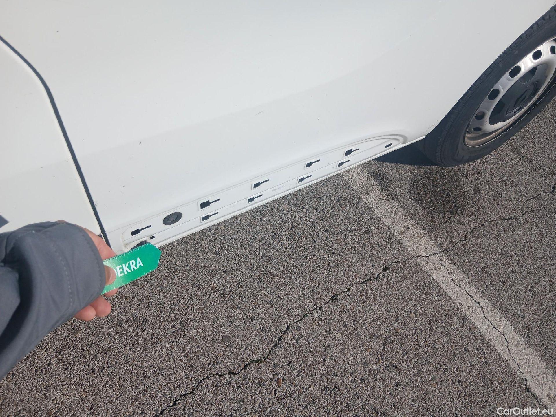  Renault  Trafic RENAULT  / 2021 / 4P / furgón Furgón L1H1 Blue dCi 96 Kw (130 CV) CUA #48