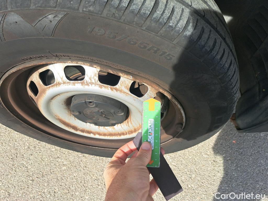  Peugeot  Partner PEUGEOT  / 2018 / 4P / furgón derivado de turismo Premium Standard 600kg BlueHDi 73kW #46