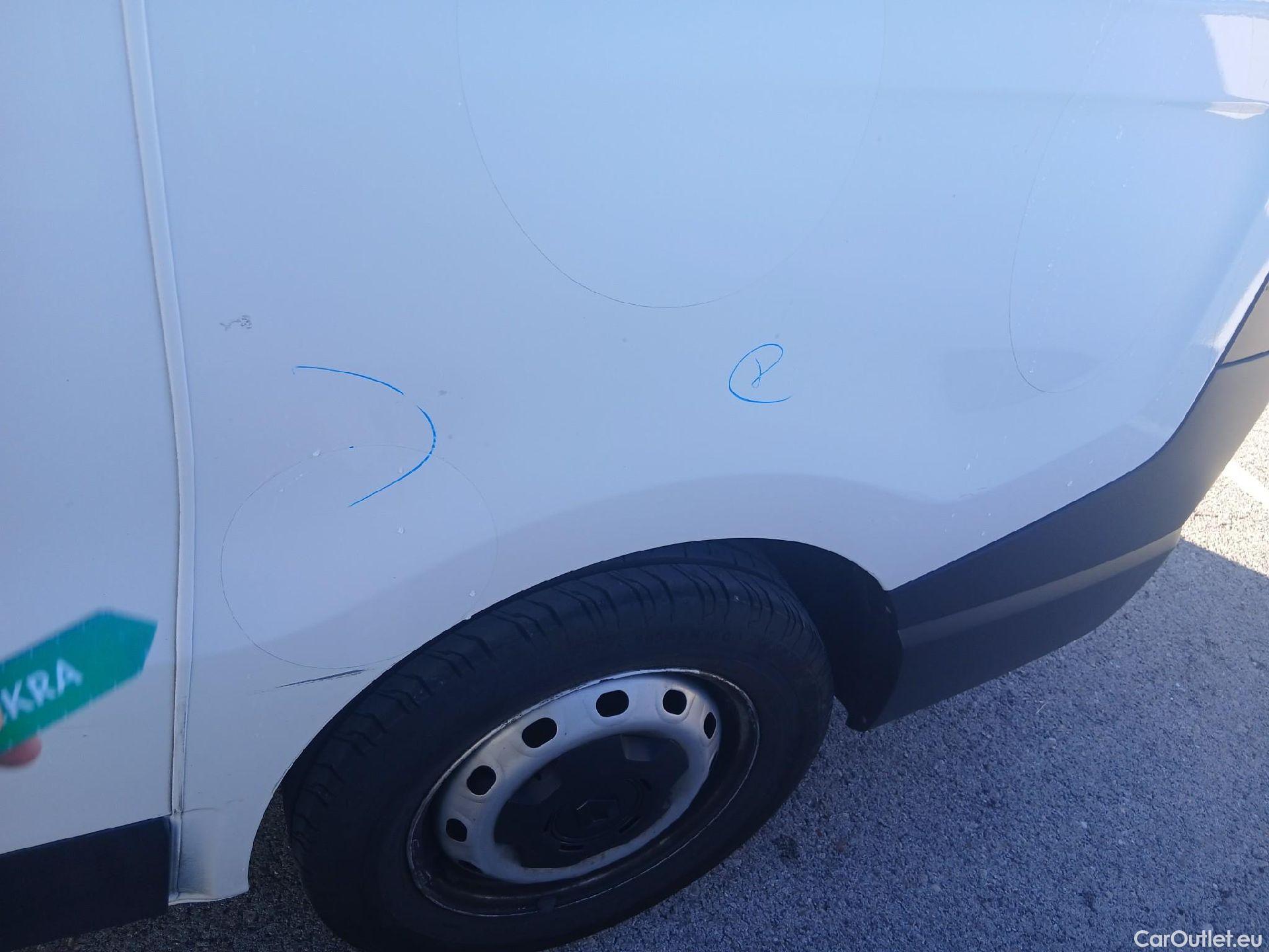  Renault  Trafic RENAULT  / 2021 / 4P / furgón Furgón L1H1 Blue dCi 96 Kw (130 CV) CUA #35