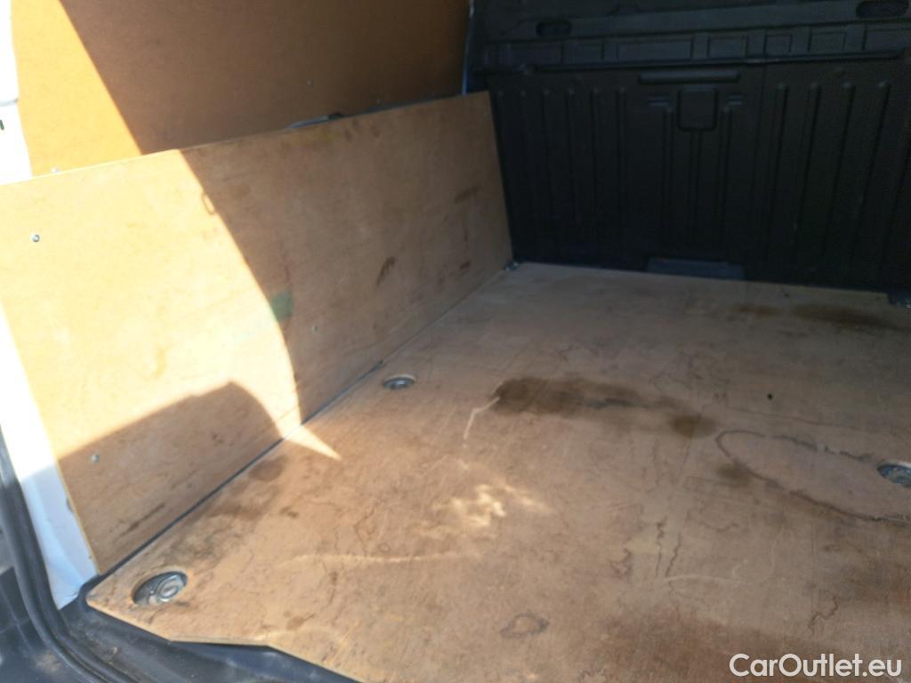  Peugeot  Partner PEUGEOT  / 2018 / 4P / furgón derivado de turismo Premium Standard 600kg BlueHDi 73kW #57