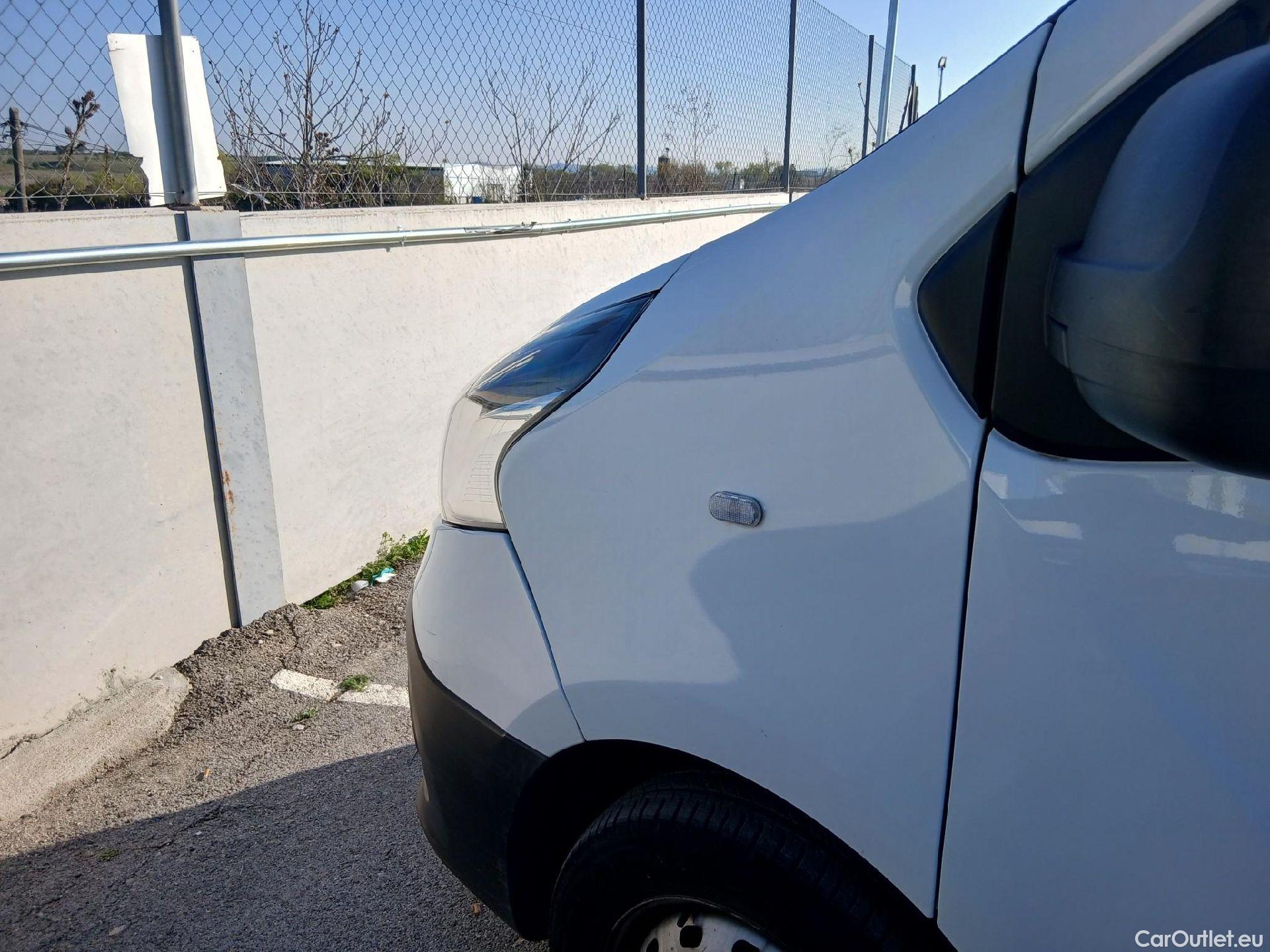  Renault  Trafic RENAULT  / 2019 / 4P / furgón Furgón 27 L1H1 Energy BluedCi 88 kW (AC) #11