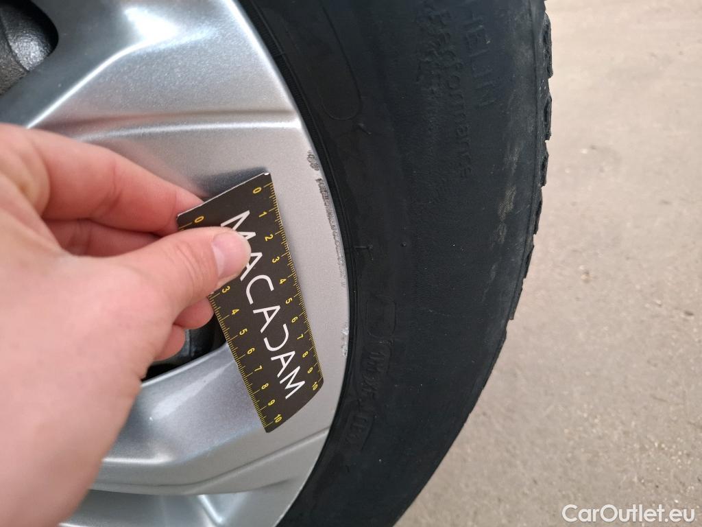  Land Rover  Discovery LAND ROVER  Sport / 2019 / 5P / SUV 1.5 P300e PHEV AUTO 4WD #19