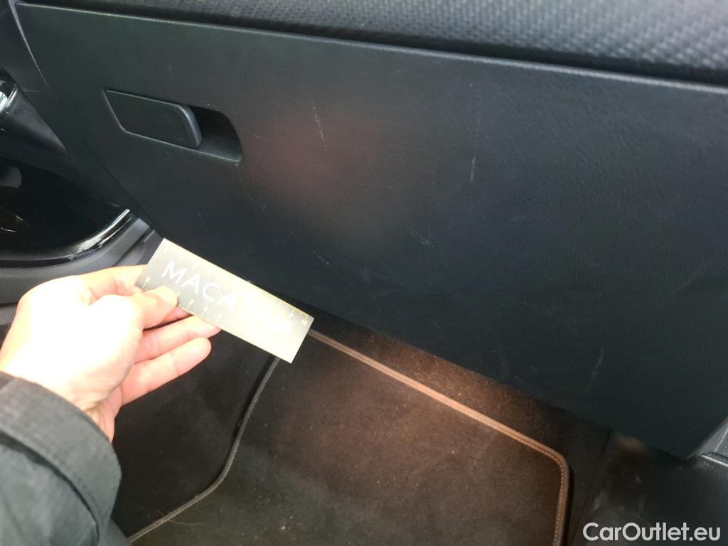  Mercedes  A-Klasse MERCEDES BENZ Classe A Compact  2018  5P  Berline A 250 e Business Line 8G DCT #16