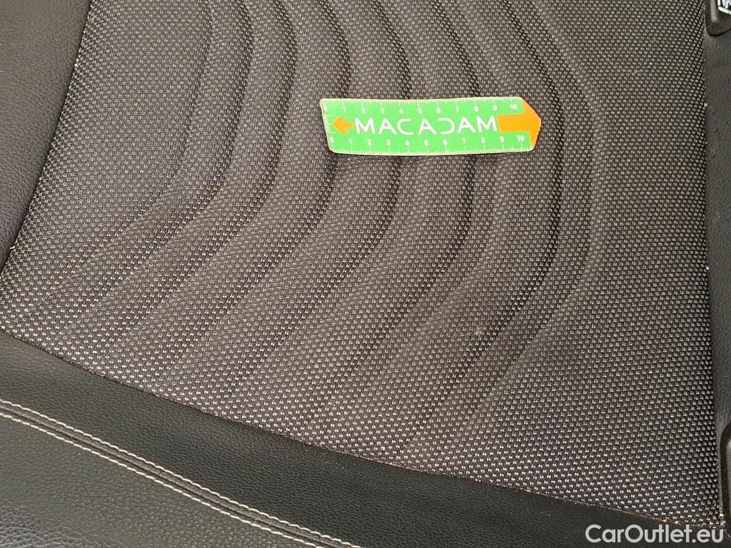  Mercedes  A-Klasse MERCEDES-BENZ Classe A Compact / 2018 / 5P / Berline A 180 Style Line #47