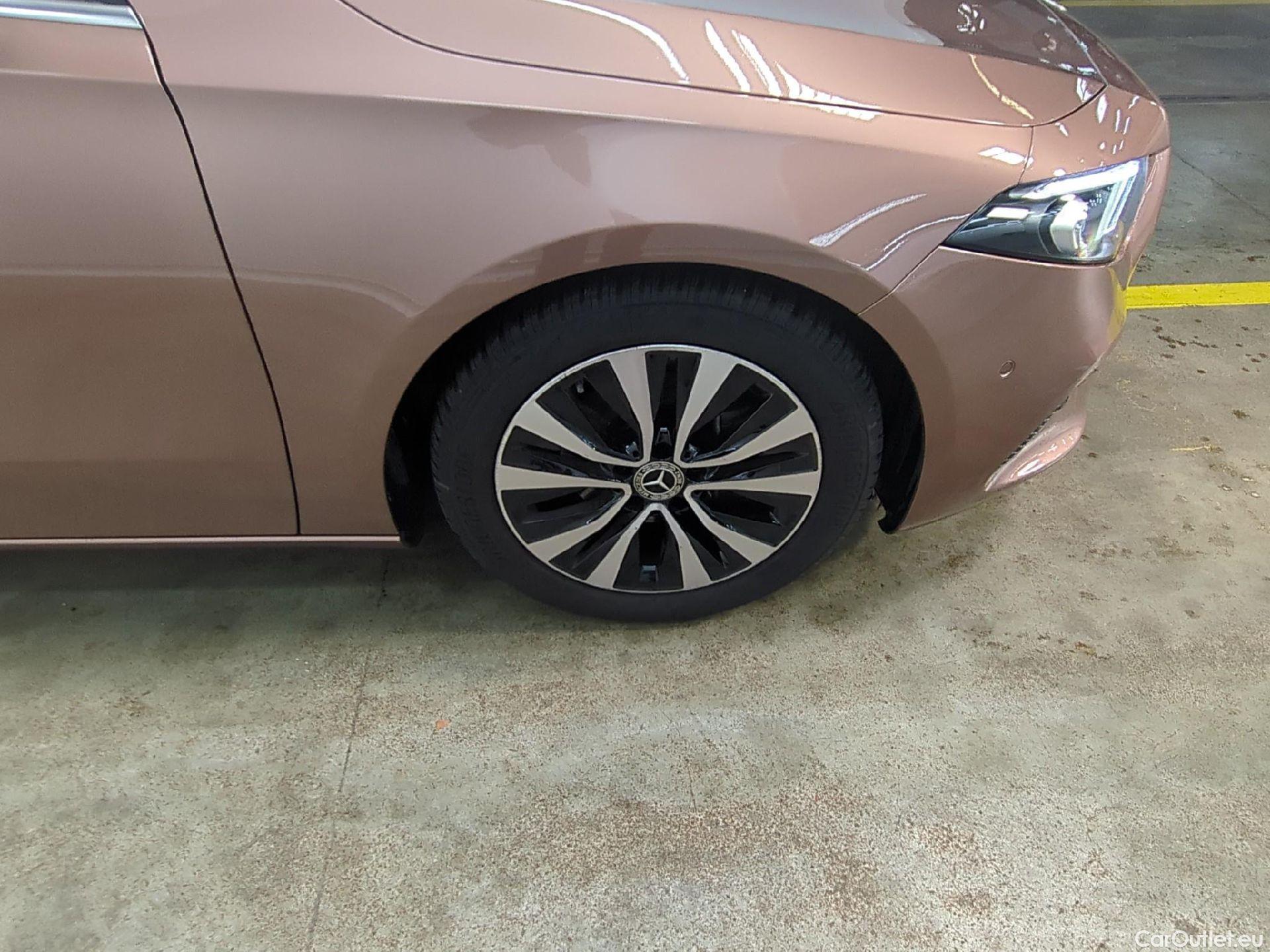  Mercedes  A-Klasse MERCEDES-BENZ Classe A Compact / 2018 / 5P / Berline A 180 Business Line 7G-DCT #8