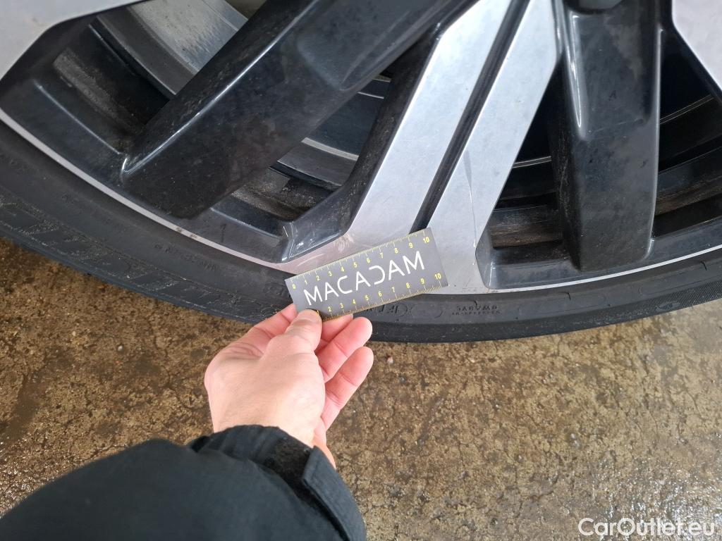  Volvo  XC 40 VOLVO XC40 / 2022 / 5P / SUV Recharge T5 262 DCT7 Plus #35