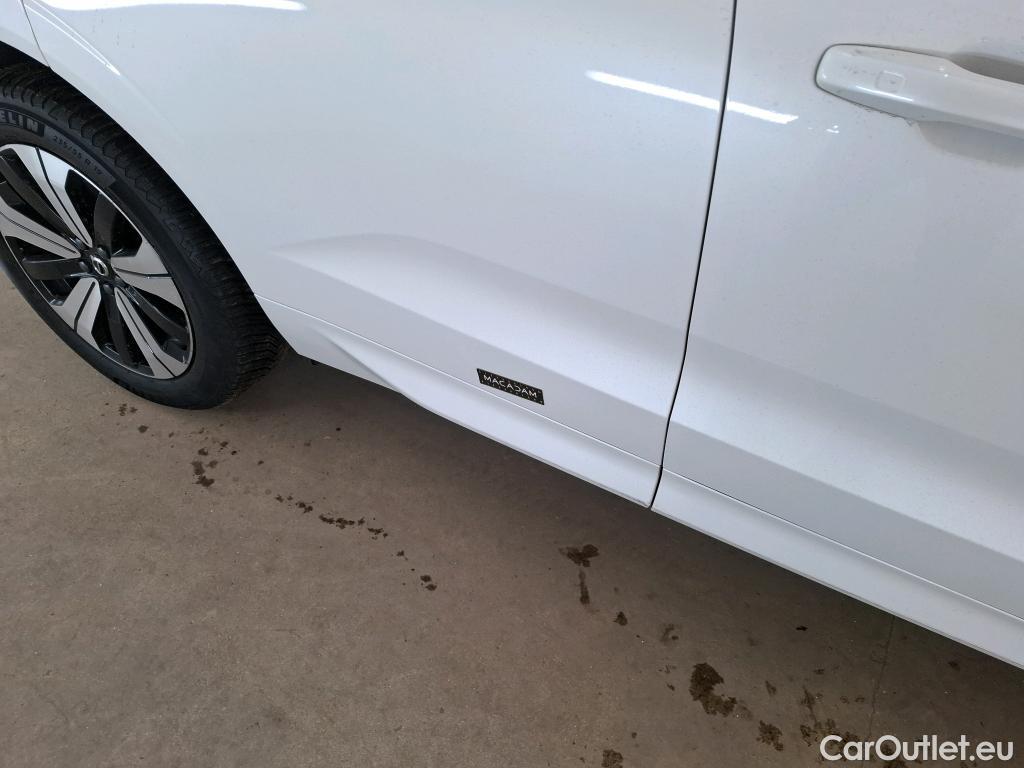  Volvo  XC60 VOLVO  / 2021 / 5P / SUV Recharge T6 350 GT 8 Plus Style Dark #17