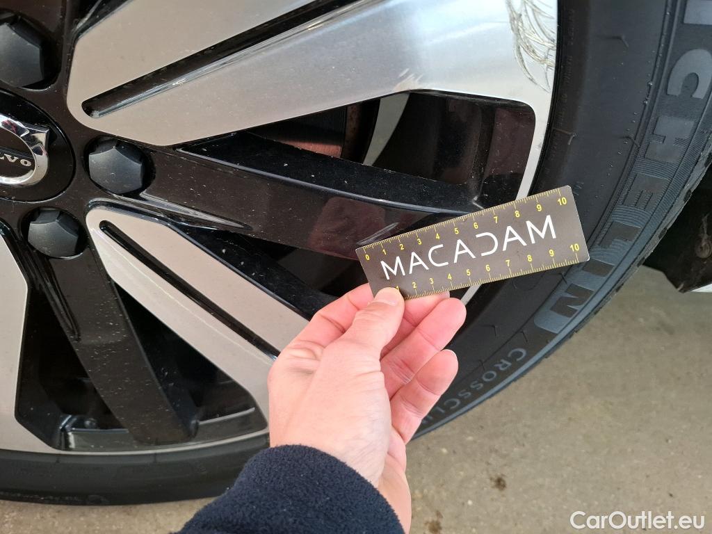  Volvo  XC60 VOLVO  / 2021 / 5P / SUV Recharge T6 350 GT 8 Plus Style Dark #9