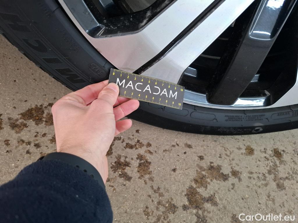  Volvo  XC60 VOLVO  / 2021 / 5P / SUV Recharge T6 350 GT 8 Plus Style Dark #31