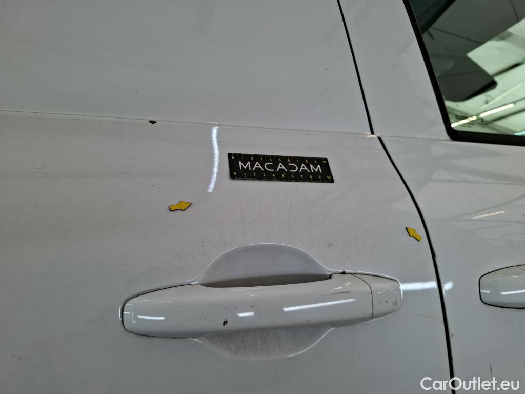  Renault  Kangoo RENAULT  / 2021 / 4P / Fourgonnette Extra - Blue dCi95 Sésame Ouvre Toi #106