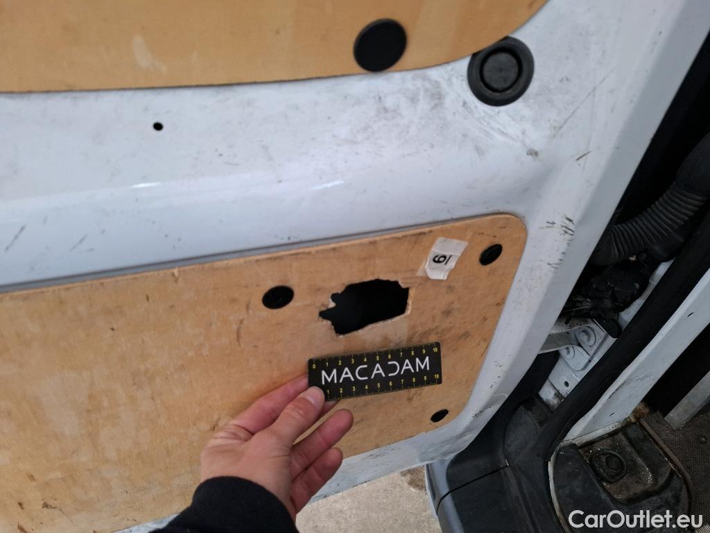  Renault  Kangoo RENAULT  / 2021 / 4P / Fourgonnette Extra - Blue dCi95 Sésame Ouvre Toi #125