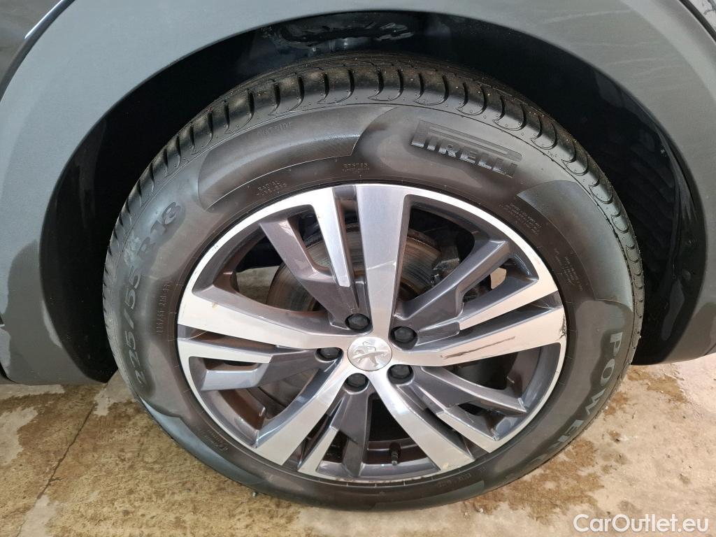  Peugeot  3008 PEUGEOT  / 2020 / 5P / SUV PureTech 130 S&S EAT8 GT #26