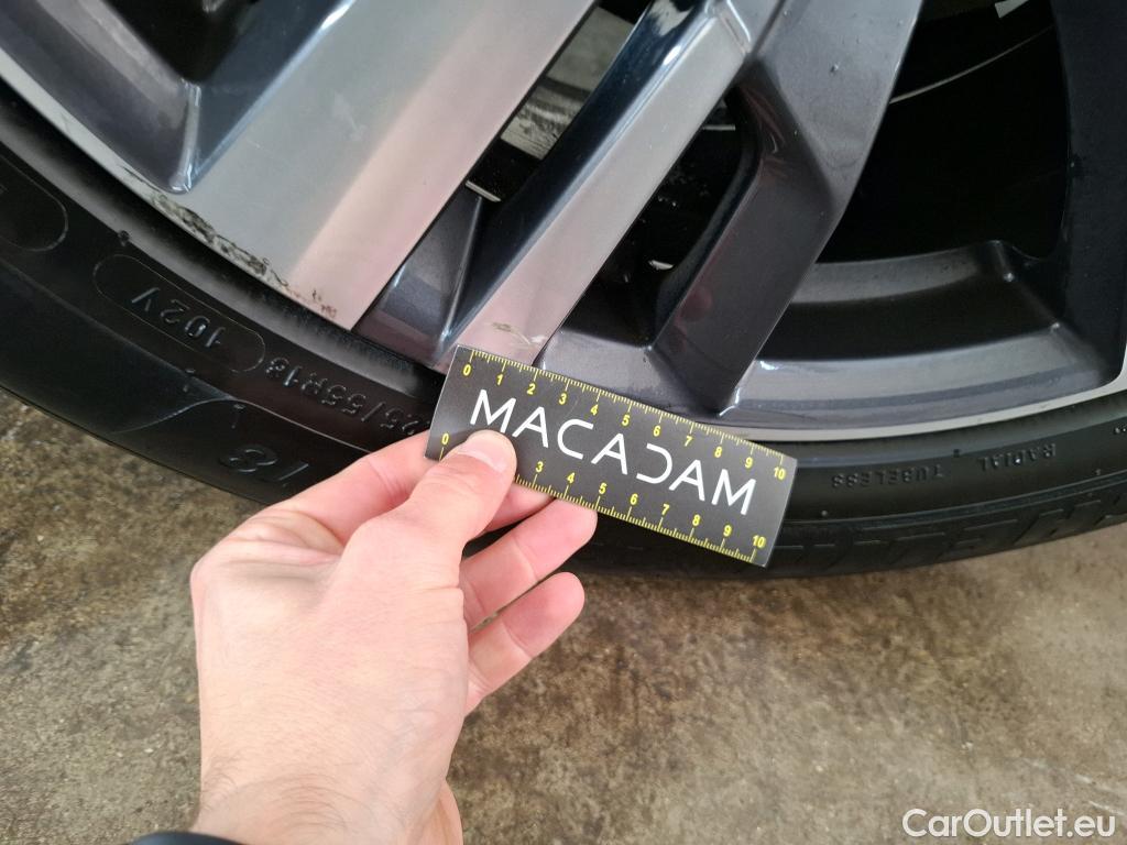  Peugeot  3008 PEUGEOT  / 2020 / 5P / SUV PureTech 130 S&S EAT8 GT #64