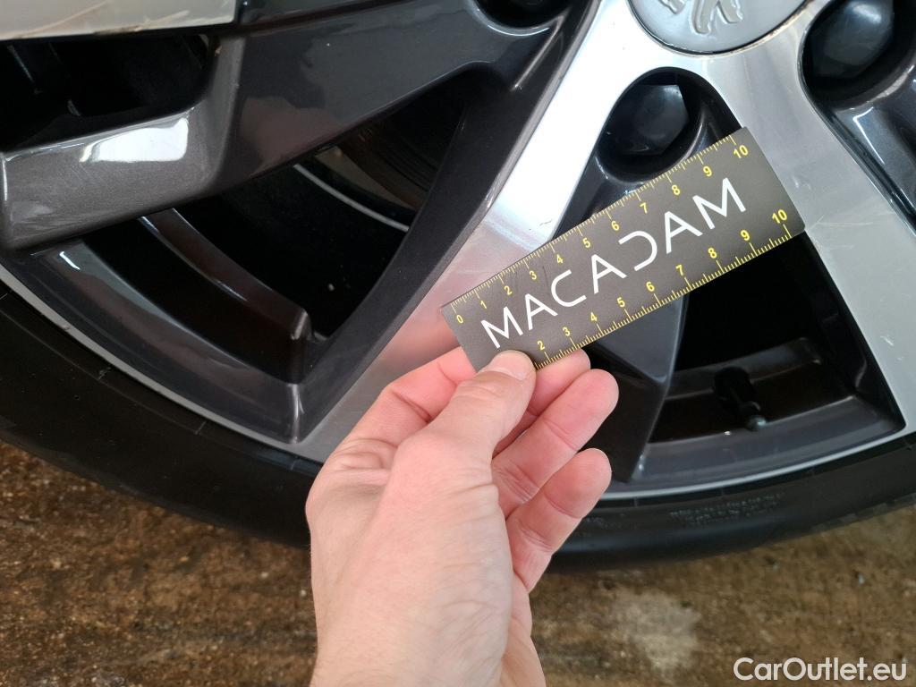  Peugeot  3008 PEUGEOT  / 2020 / 5P / SUV PureTech 130 S&S EAT8 GT #23