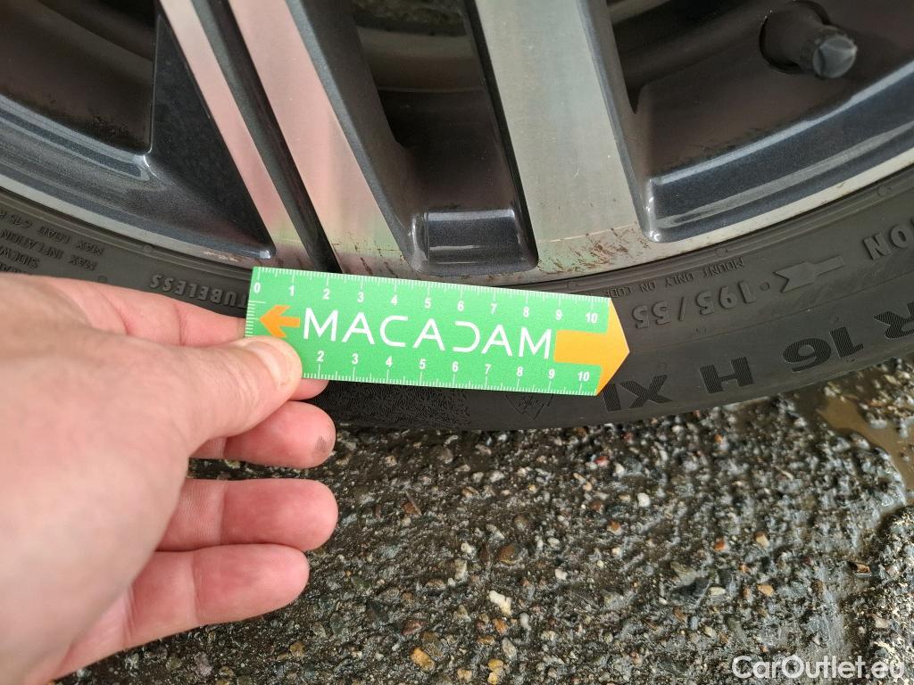  Peugeot  208  Allure Pack 1.2 PureTech 100CV BVA8 E6d #9