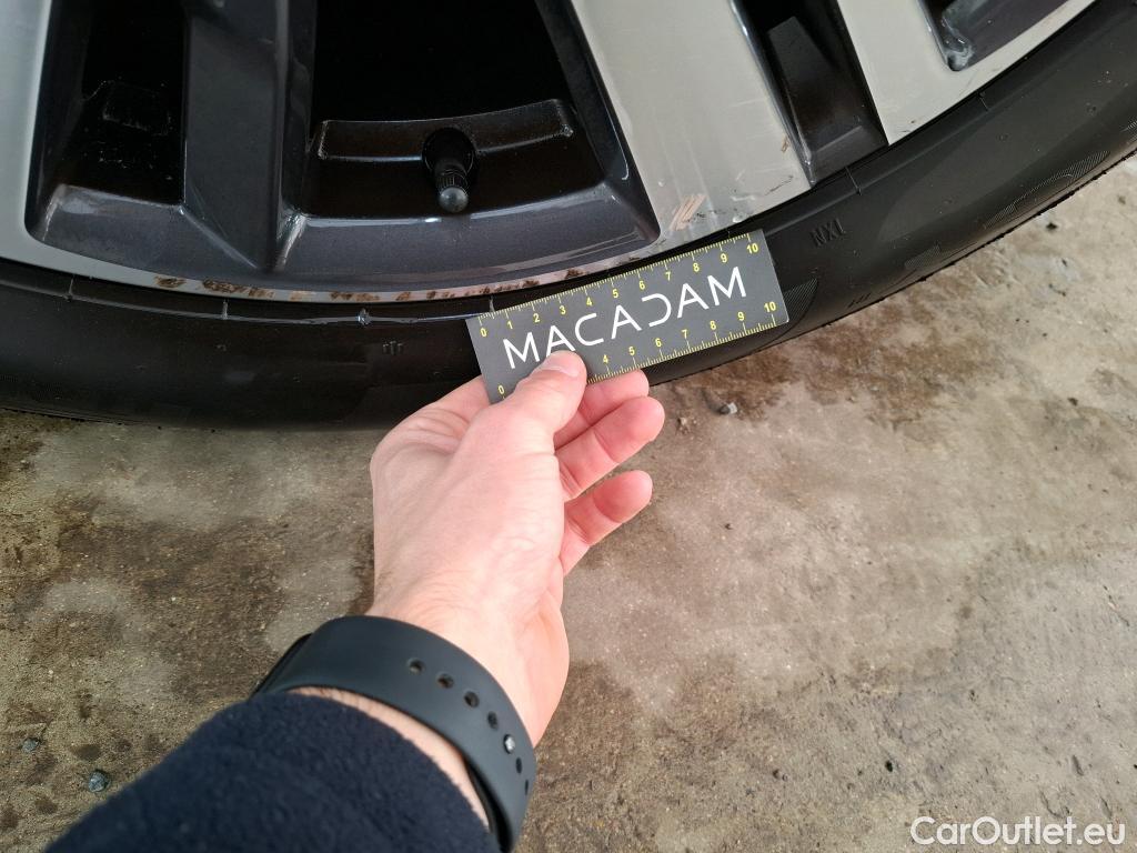  Peugeot  3008 PEUGEOT  / 2020 / 5P / SUV PureTech 130 S&S EAT8 GT #31