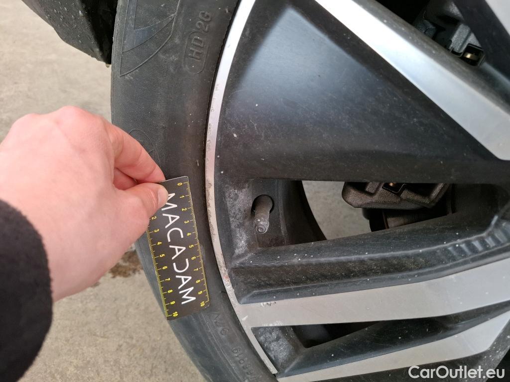  Peugeot  5008 PEUGEOT  / 2020 / 5P / SUV PureTech 130 S&S EAT8 GT Pack #27