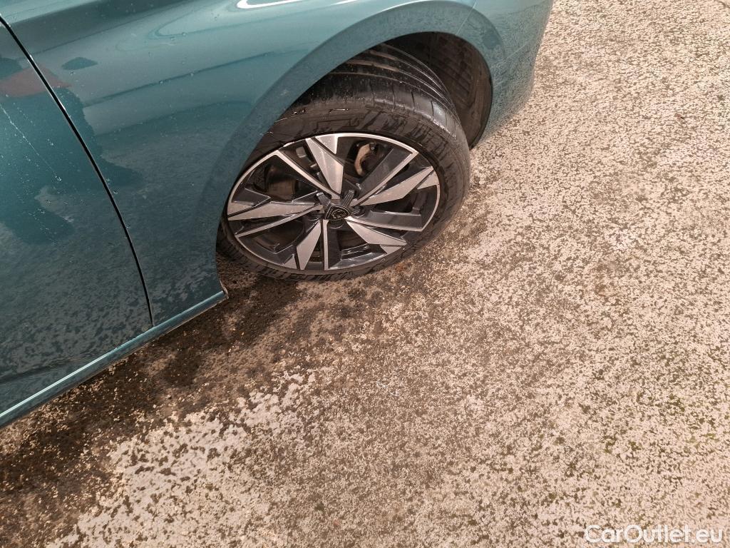  Peugeot  308 PEUGEOT  SW / 2021 / 5P / Break PureTech 130 S&S EAT 8 ALLURE #7
