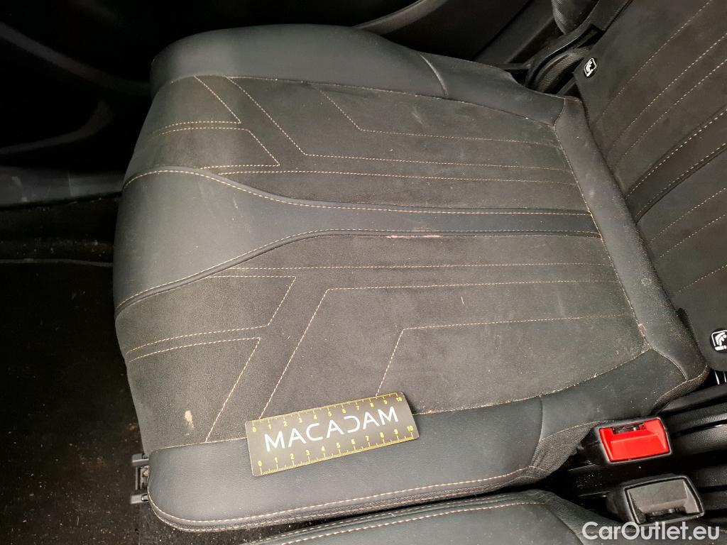  Peugeot  5008 PEUGEOT  / 2020 / 5P / SUV PureTech 130 S&S EAT8 GT Pack #40