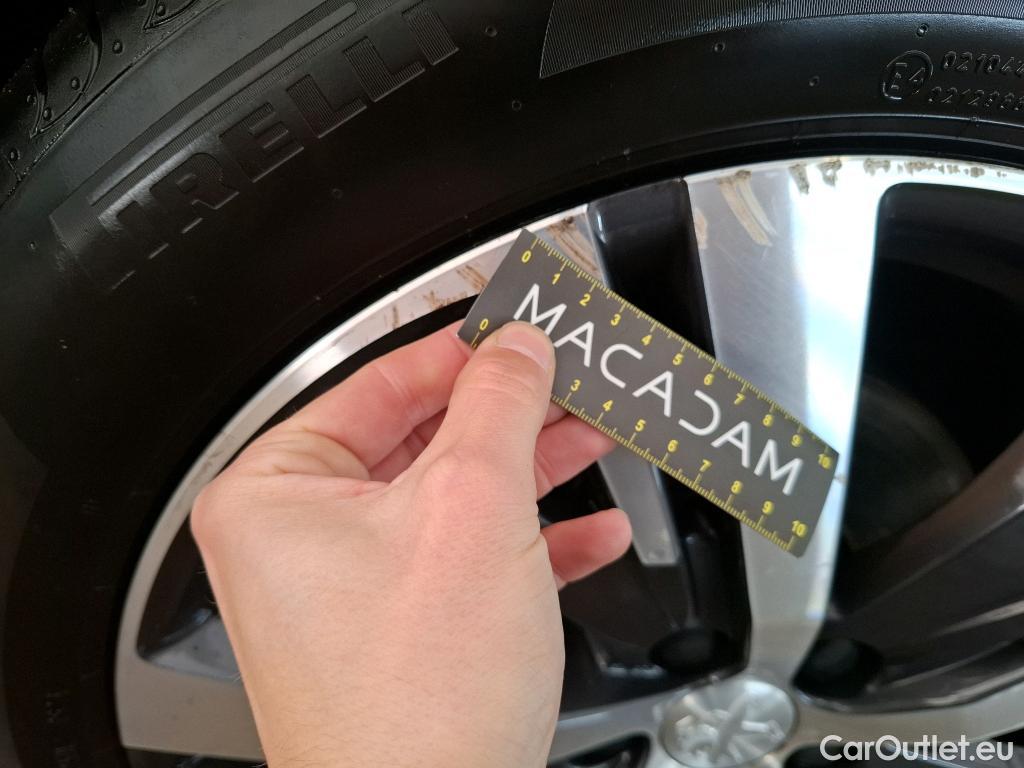  Peugeot  3008 PEUGEOT  / 2020 / 5P / SUV PureTech 130 S&S EAT8 GT #20