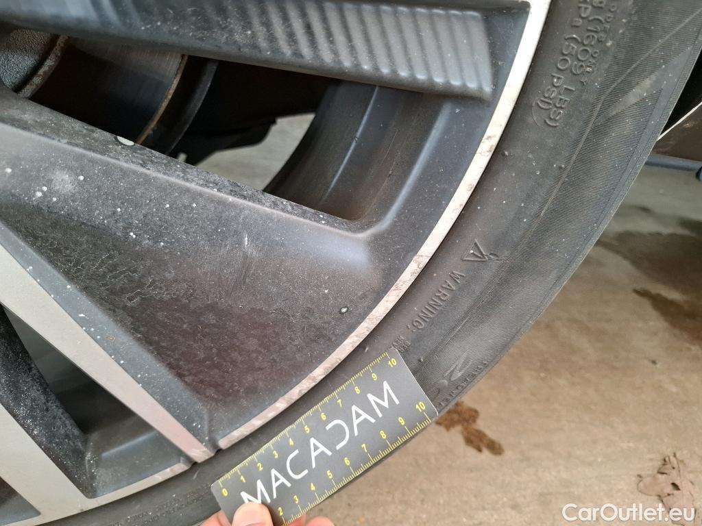  Peugeot  5008 PEUGEOT  / 2020 / 5P / SUV PureTech 130 S&S EAT8 GT Pack #26