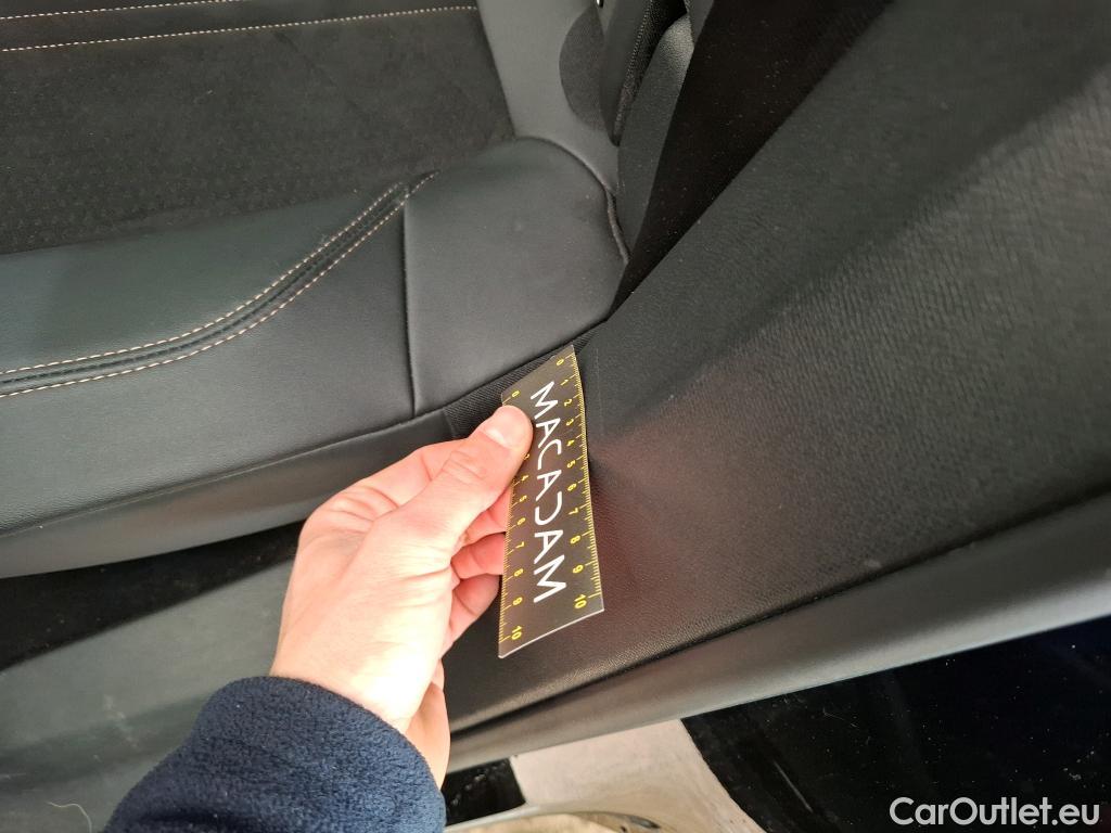  Peugeot  3008 PEUGEOT  / 2020 / 5P / SUV PureTech 130 S&S EAT8 GT #51